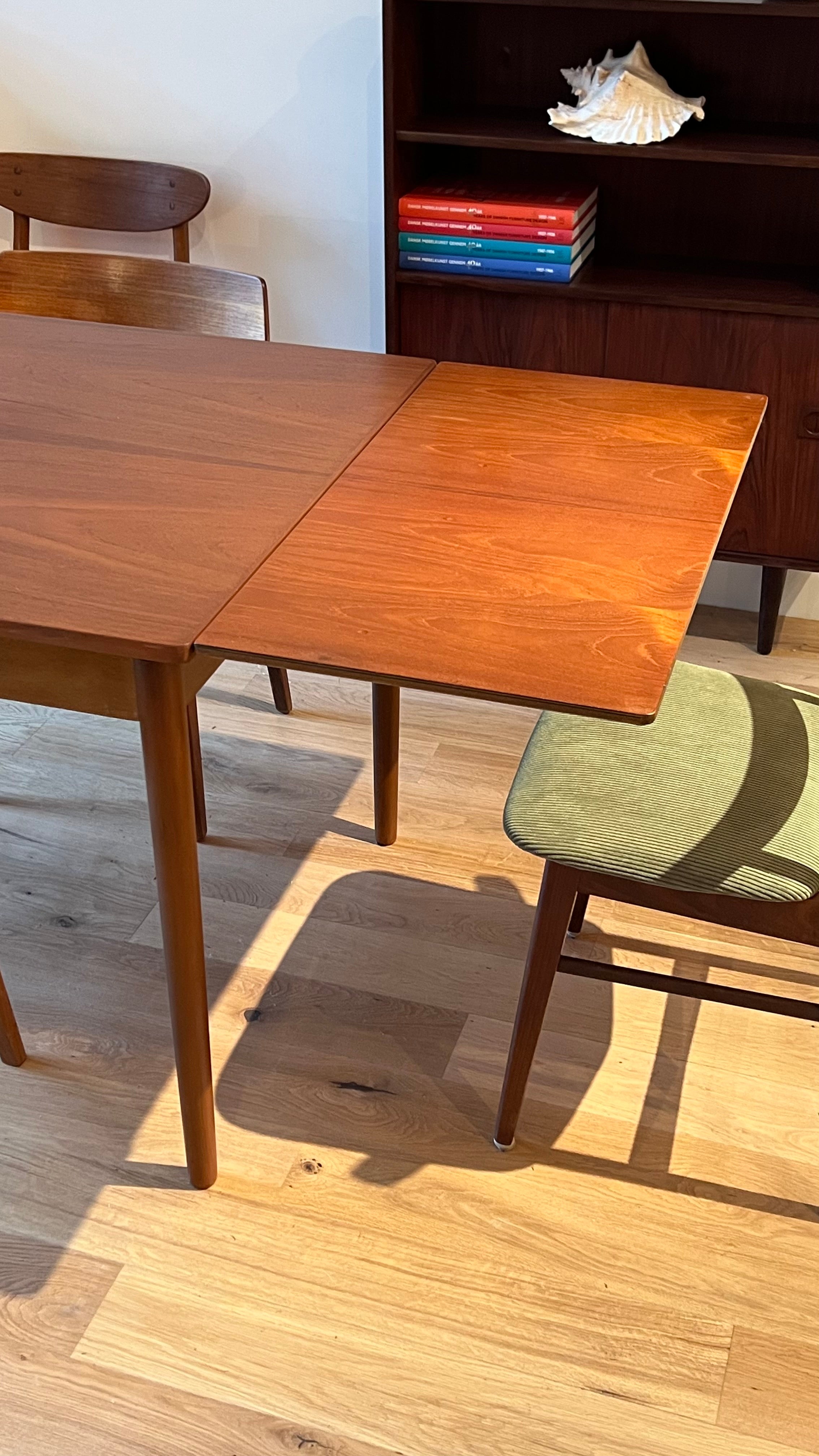 Table de salle à manger scandinave vintage extensible en teck "Lira"