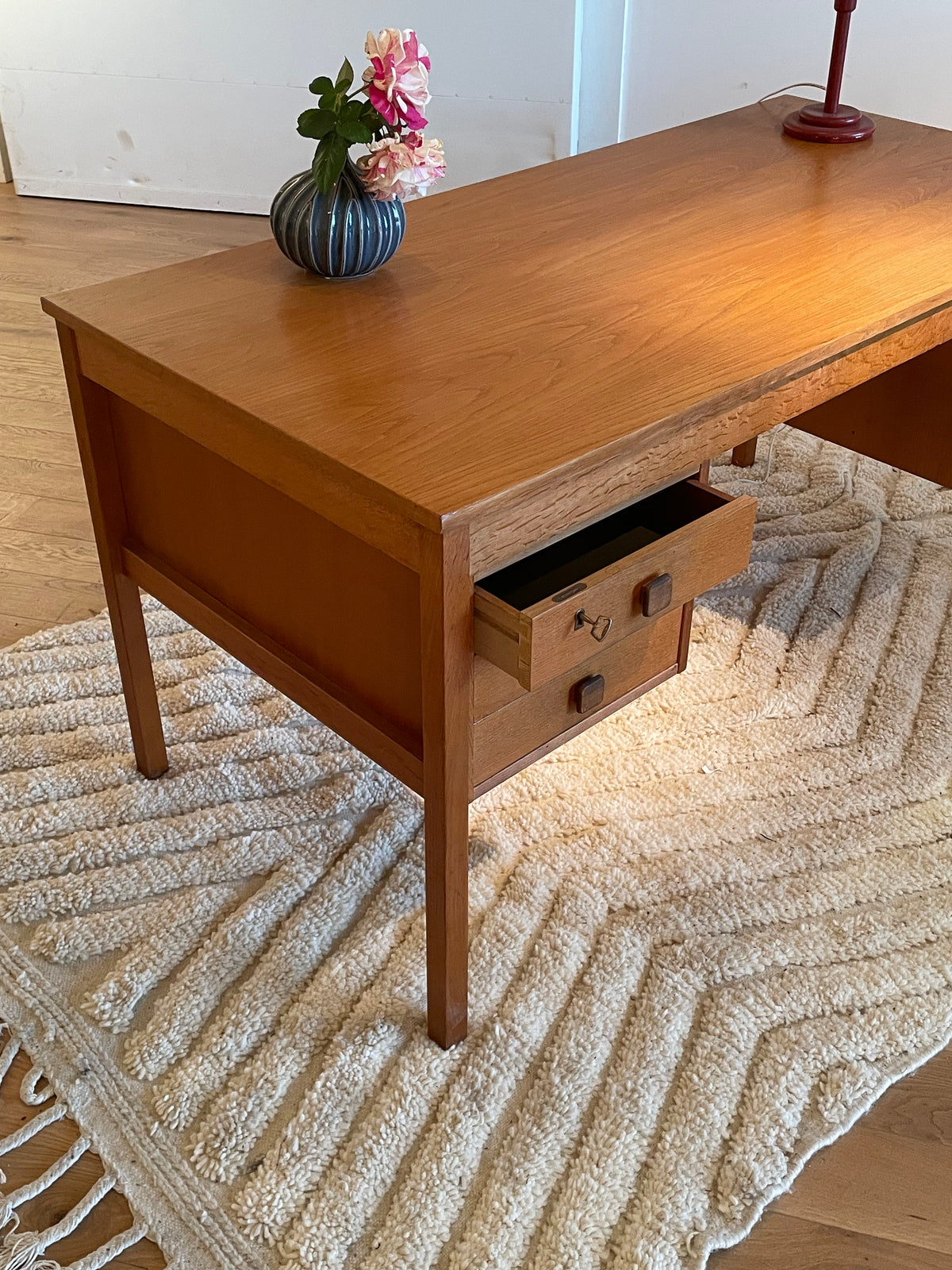 Bureau scandinave vintage en chêne doré "Jonas"
