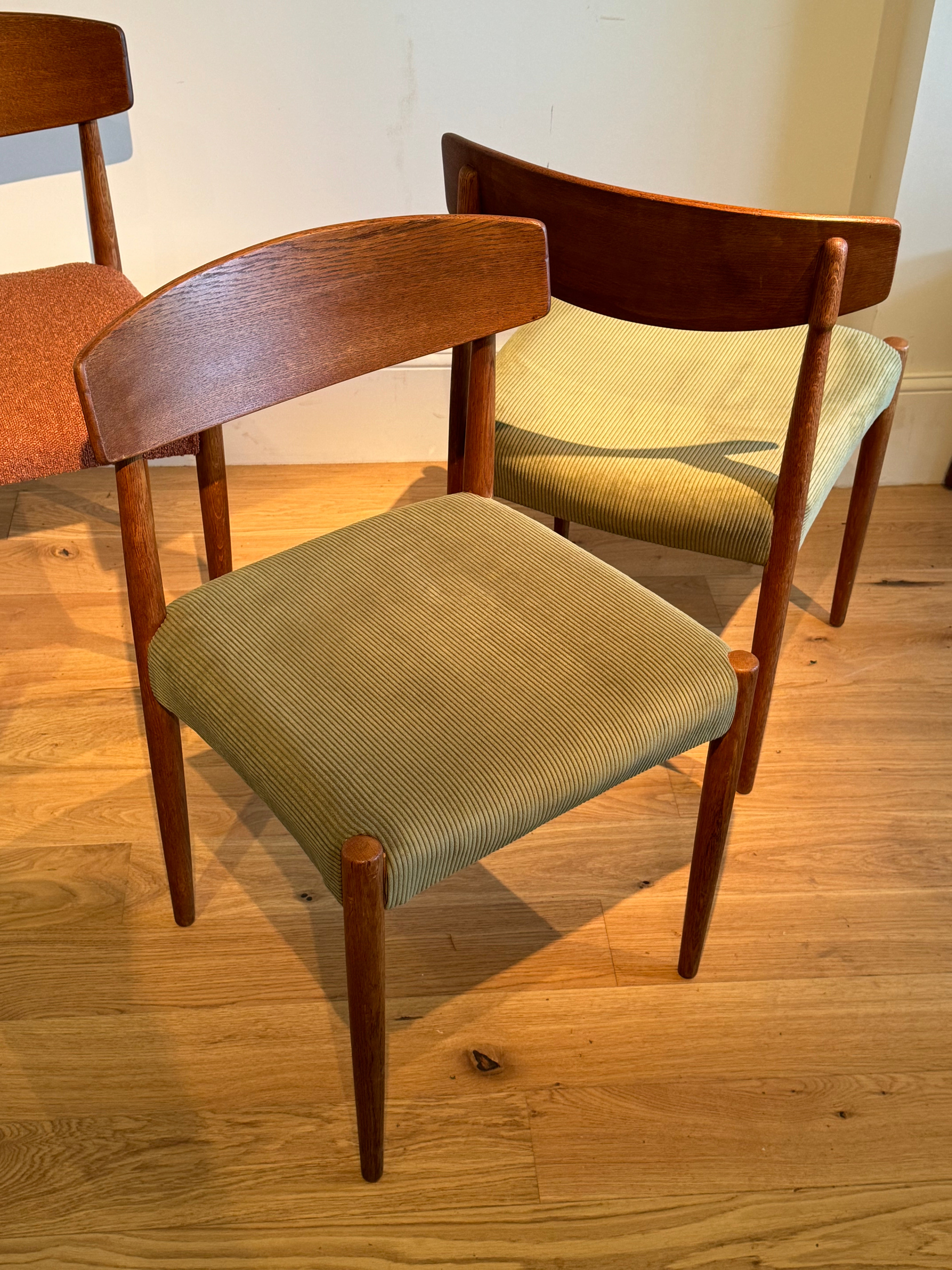 Suite de 4 chaises scandinaves vintage « Huldra » en chêne