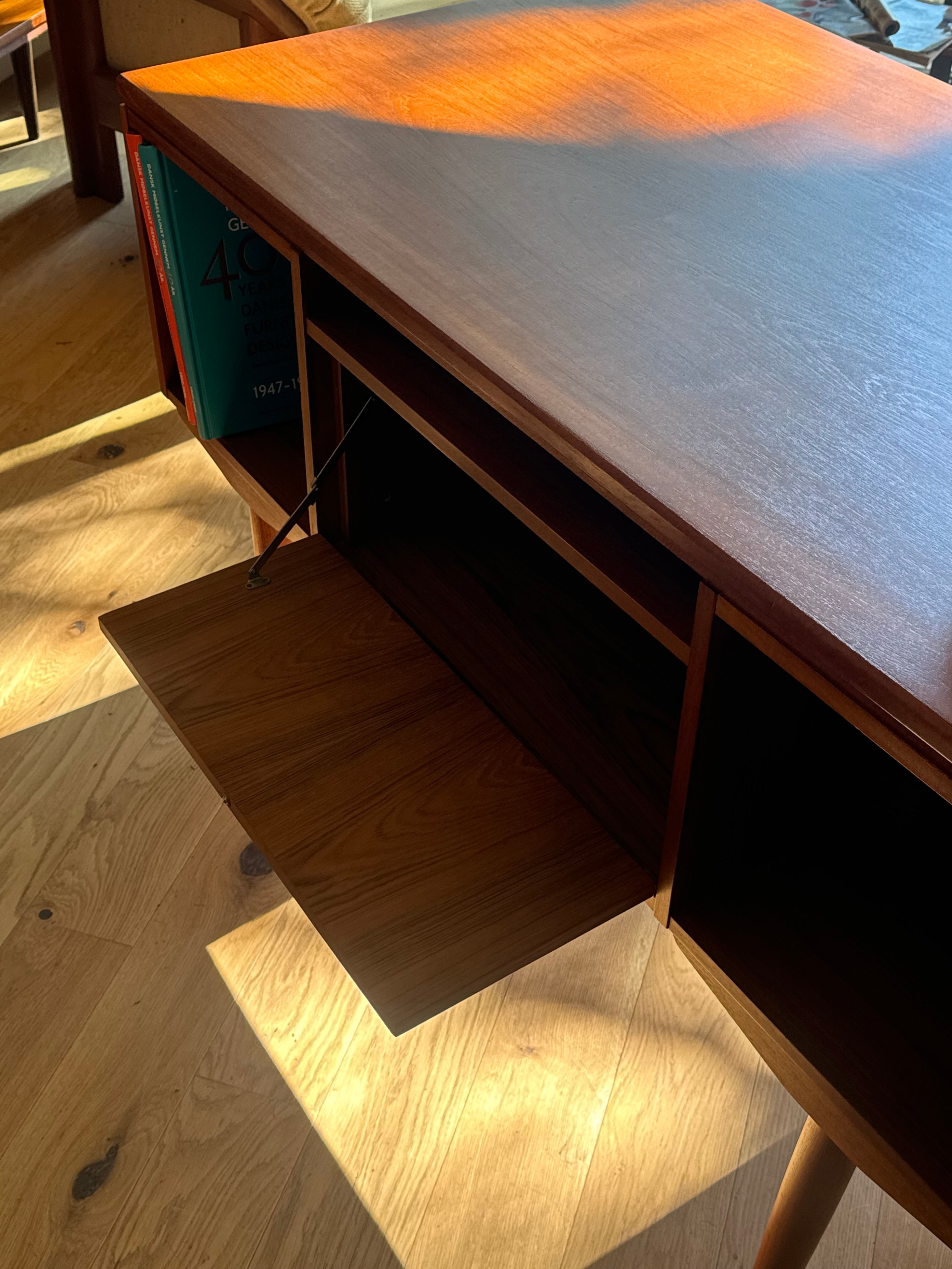 Bureau scandinave vintage double face en teck "Arnold"