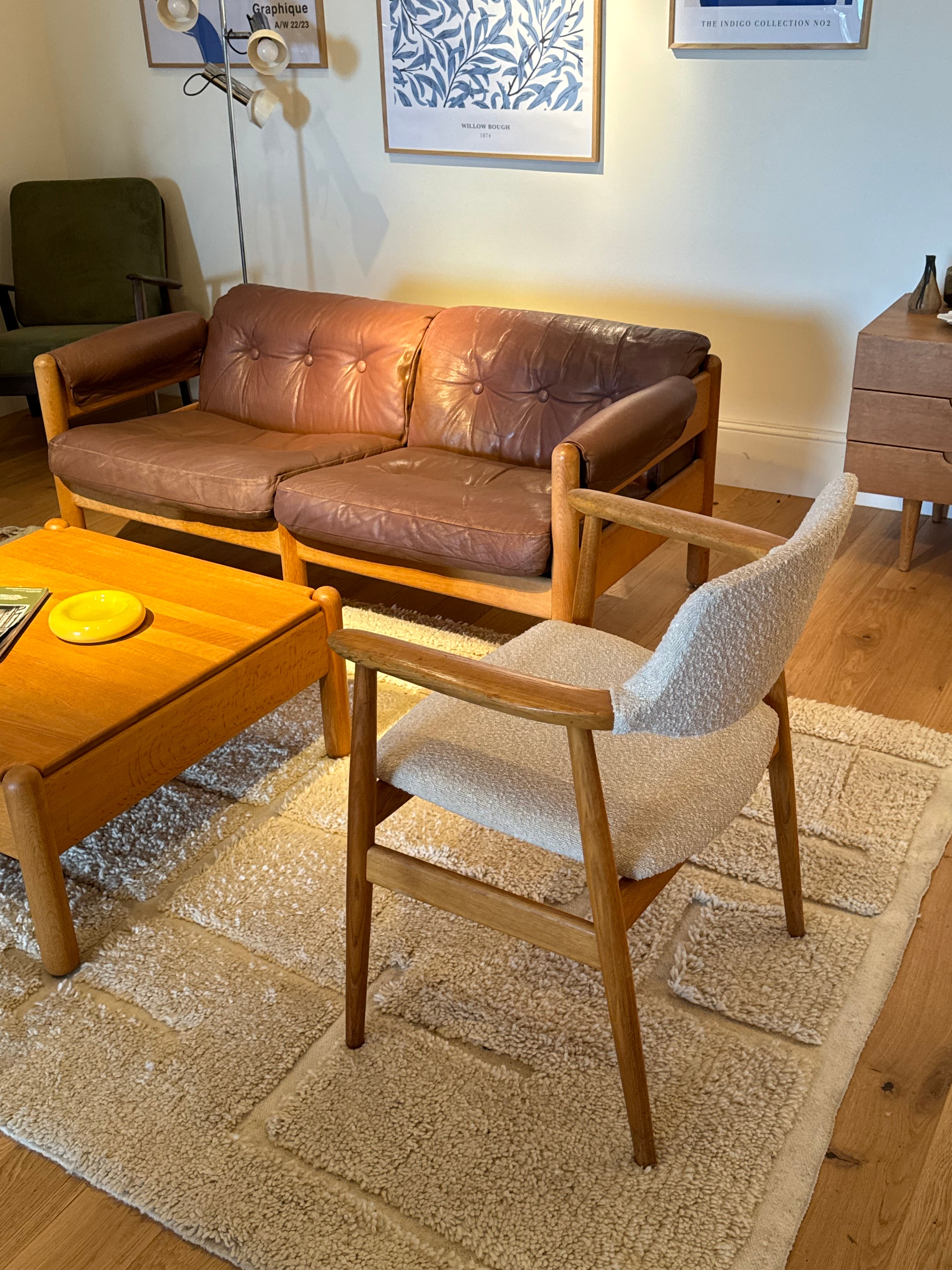 Canapé scandinave vintage en cuir et chêne doré Illum Wilkelsø