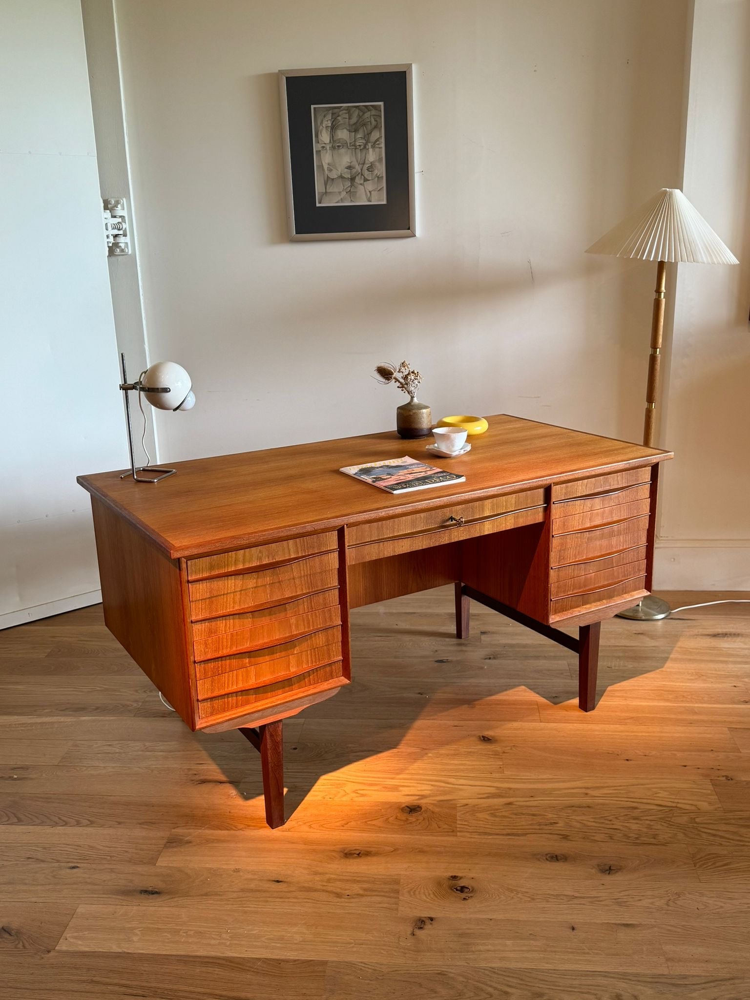 Bureau scandinave vintage en chêne doré "Karl"