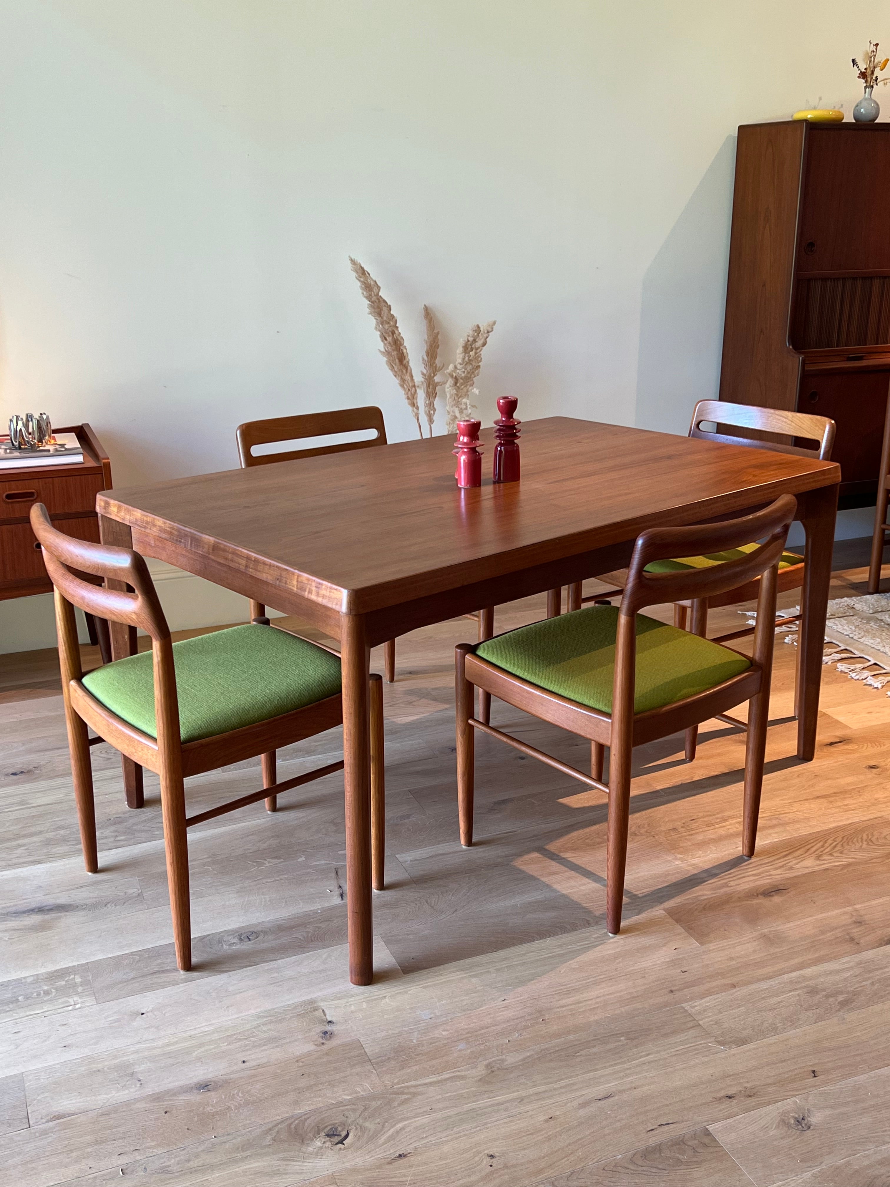 Table de salle à manger scandinave vintage en teck "Willow" de Henning Kjaernulf pour Vejle Stole
