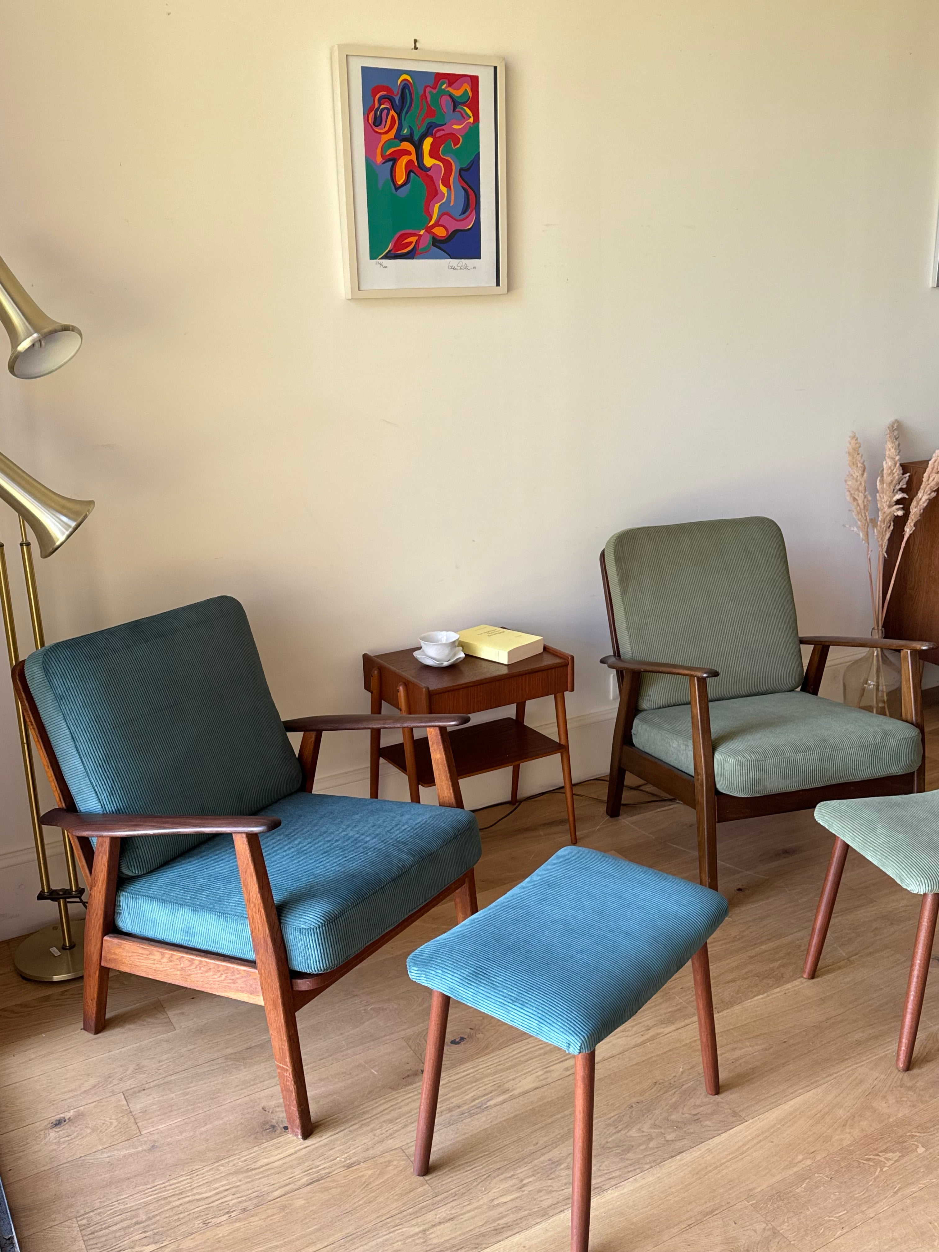 Fauteuil scandinave vintage en teck et velours petites côtes bleu canard – "Eirik"