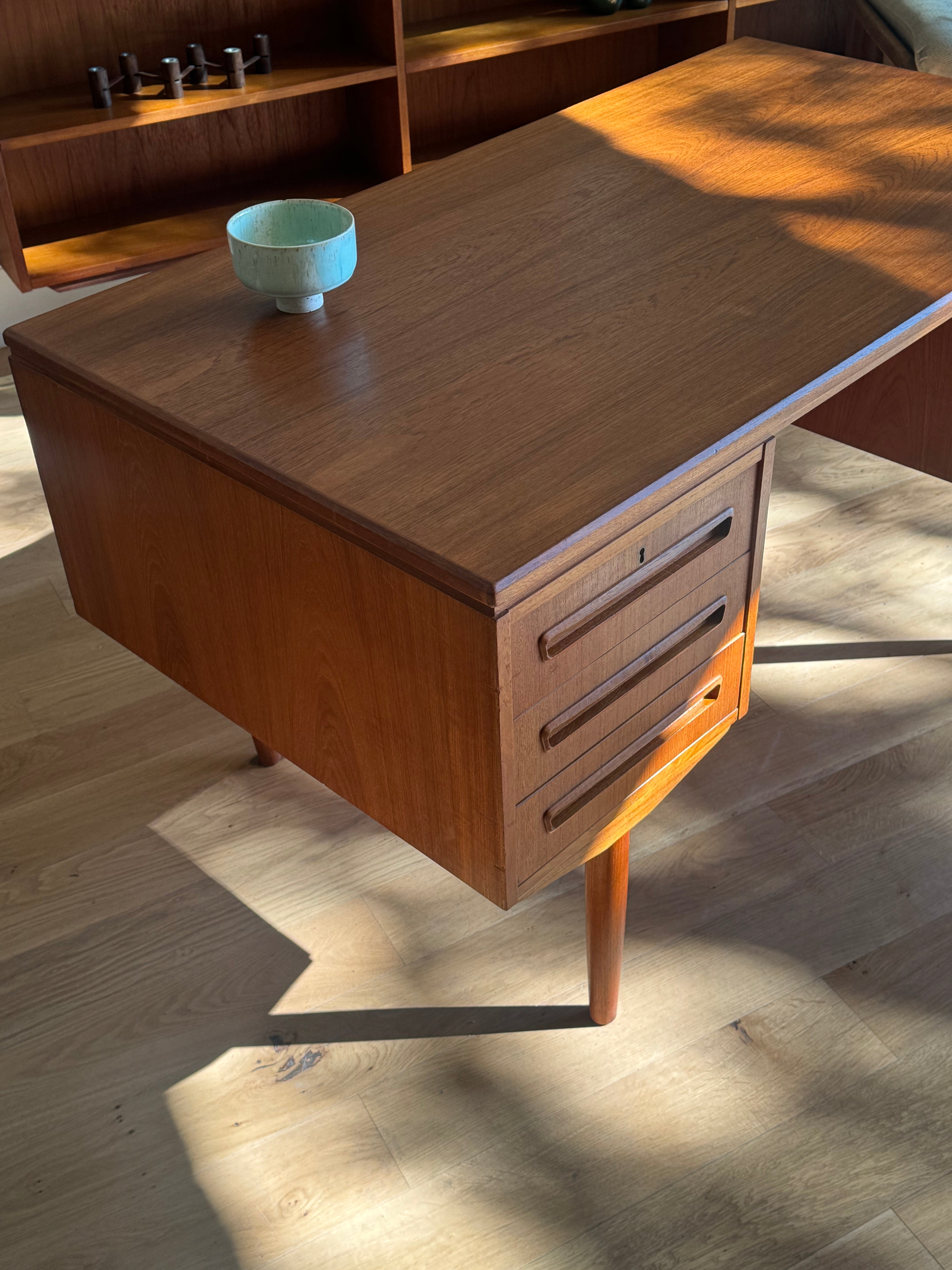 Bureau scandinave vintage double face en teck "Arnold"