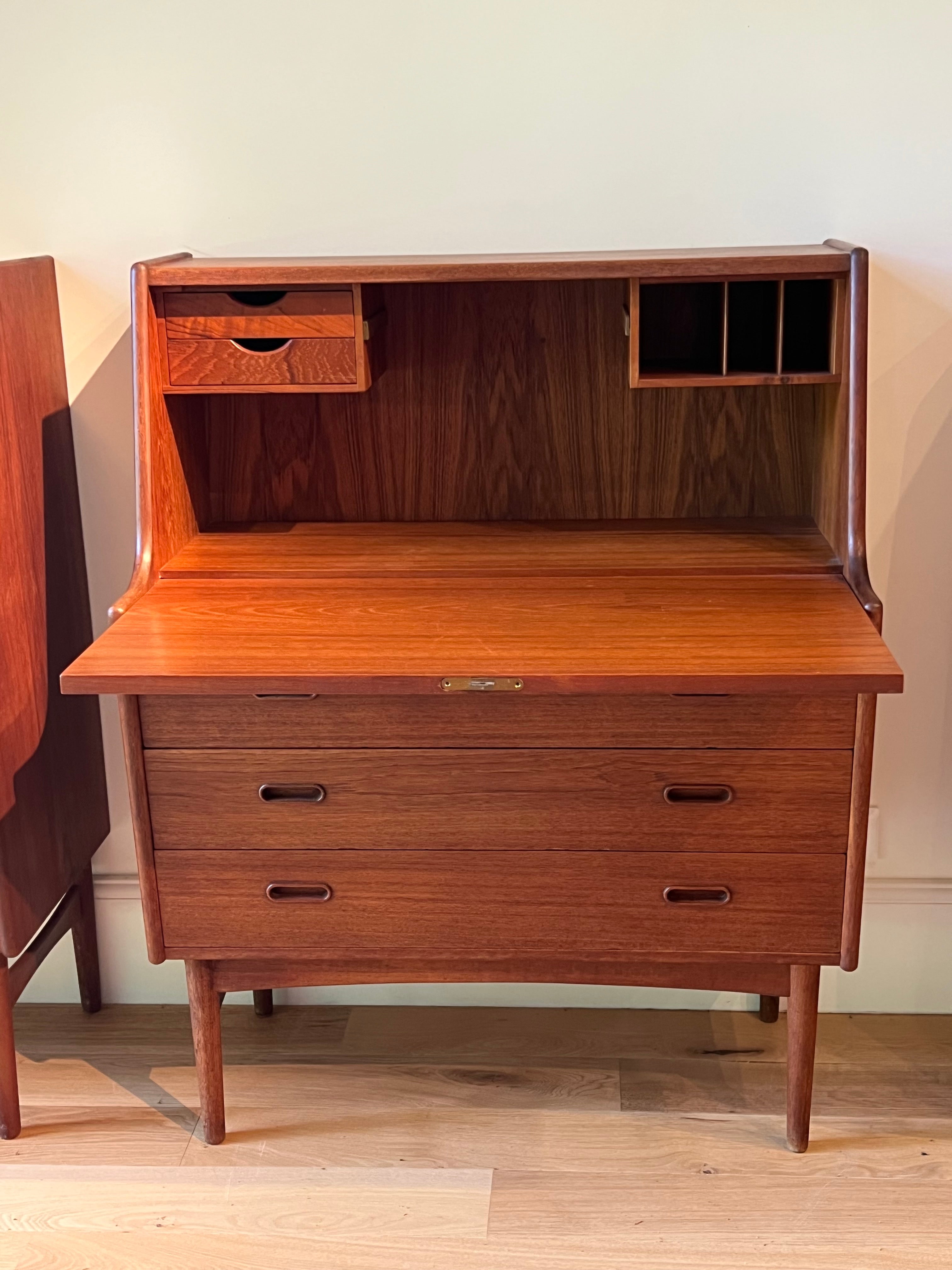 Secrétaire vintage scandinave « Alphonse » – Modèle 37 en teck par Arne Wahl Iversen pour Vinde Møbelfabrik