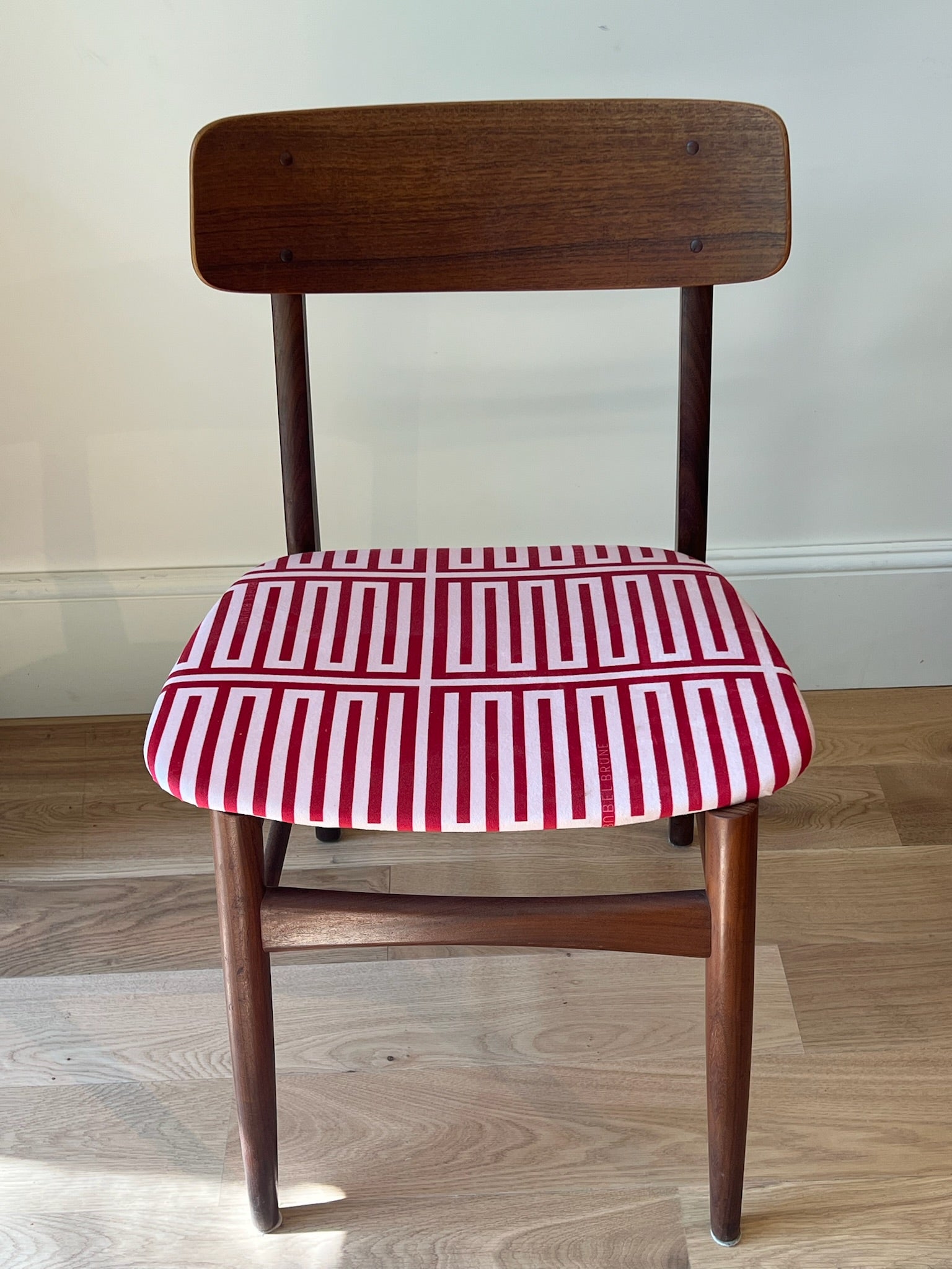 Suite de 4 chaises scandinaves « Willow » – Tissu Babel Brune