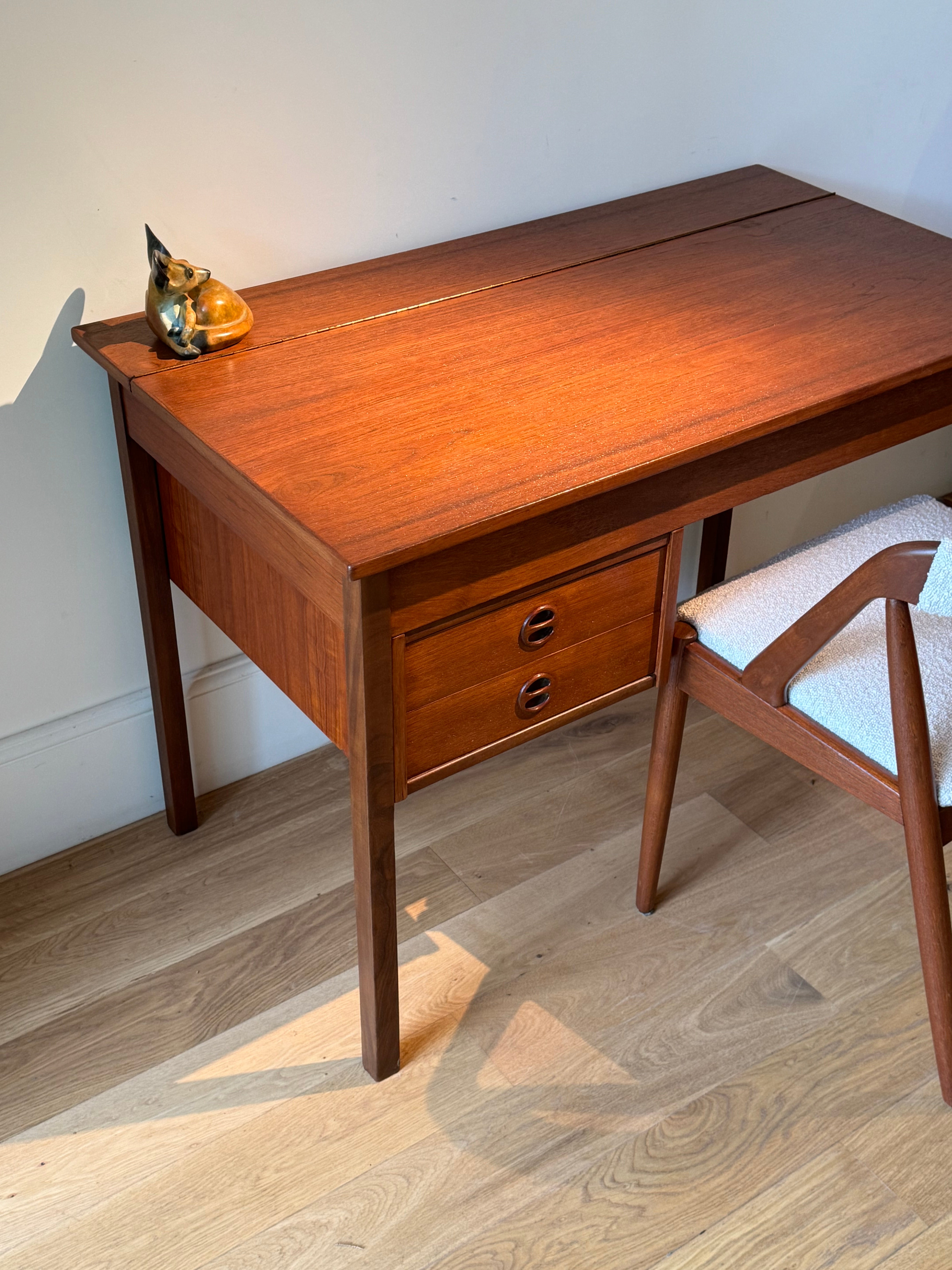 Bureau / coiffeuse scandinave vintage en teck « Arnold »