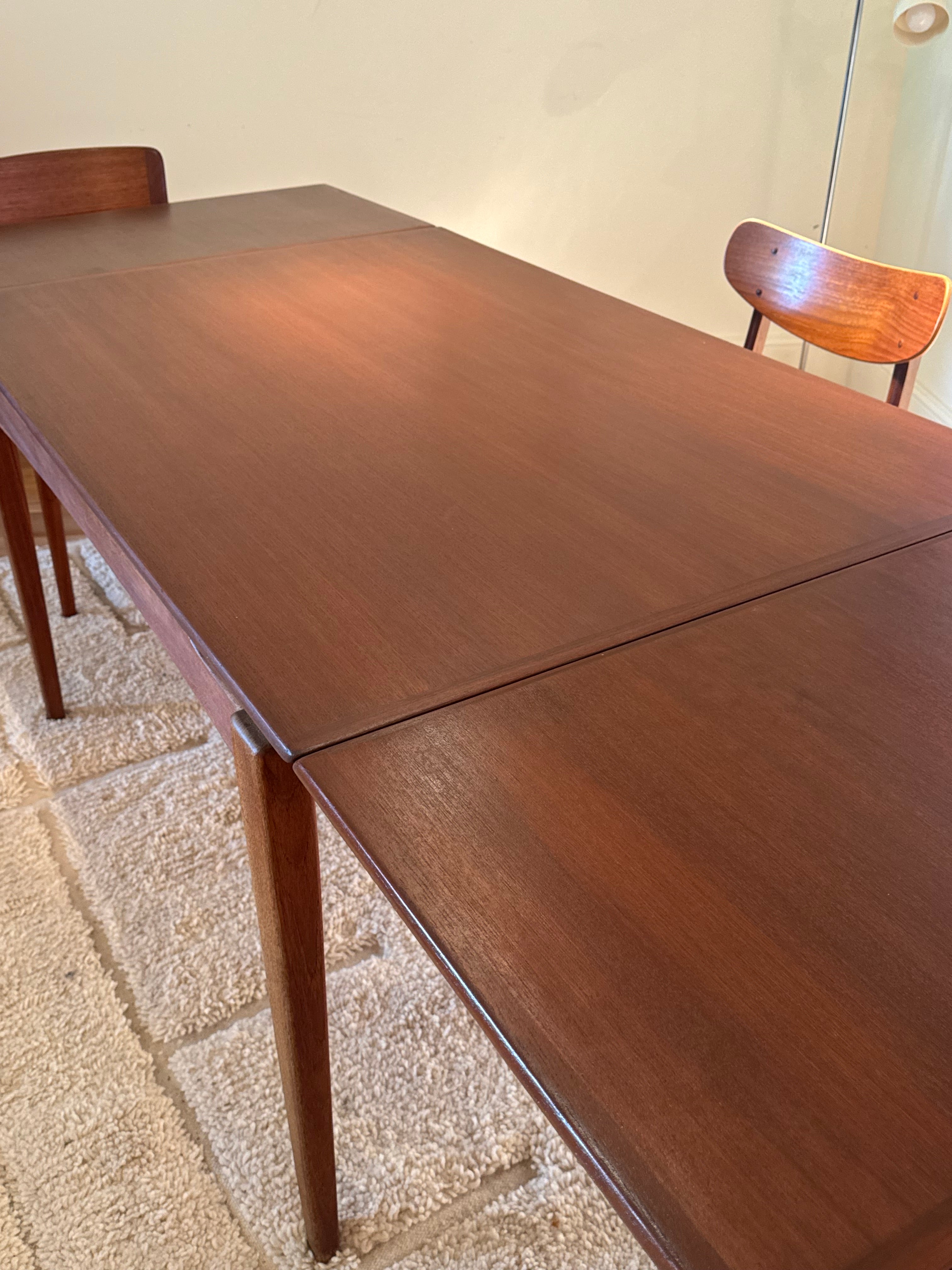 Table scandinave vintage en teck « Ursula »