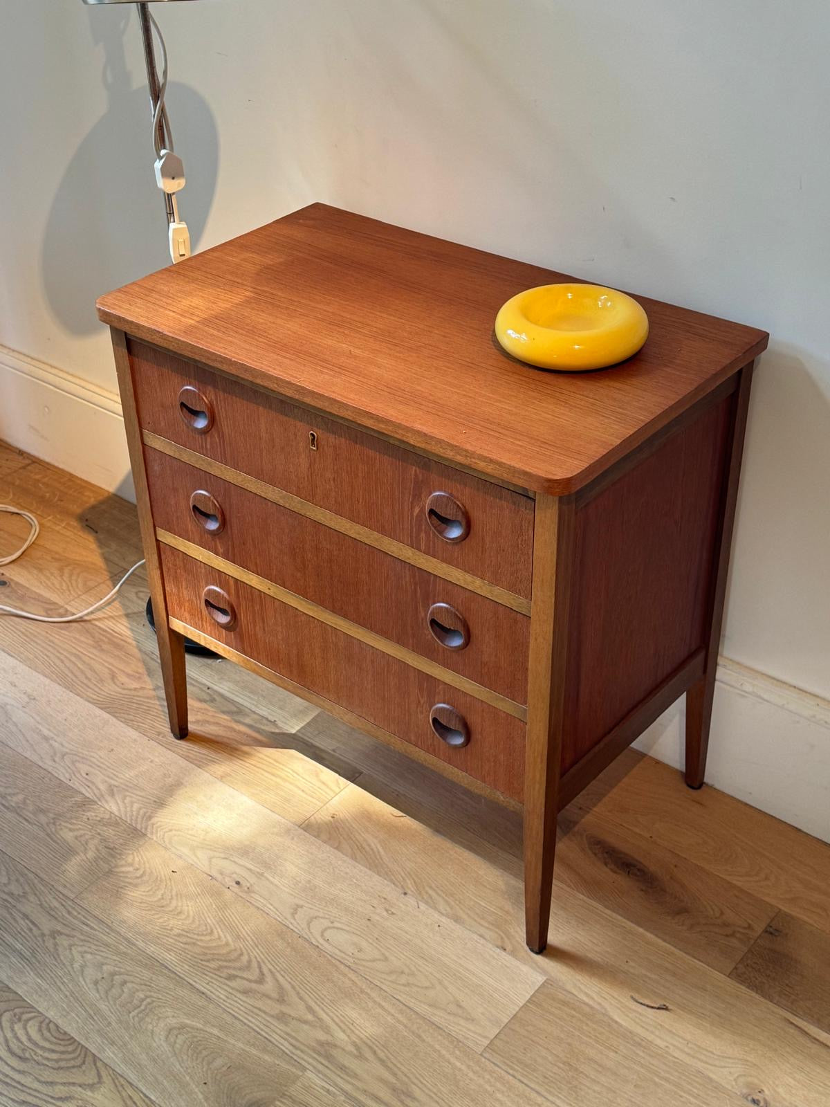 Commode scandinave vintage en teck "Mia"