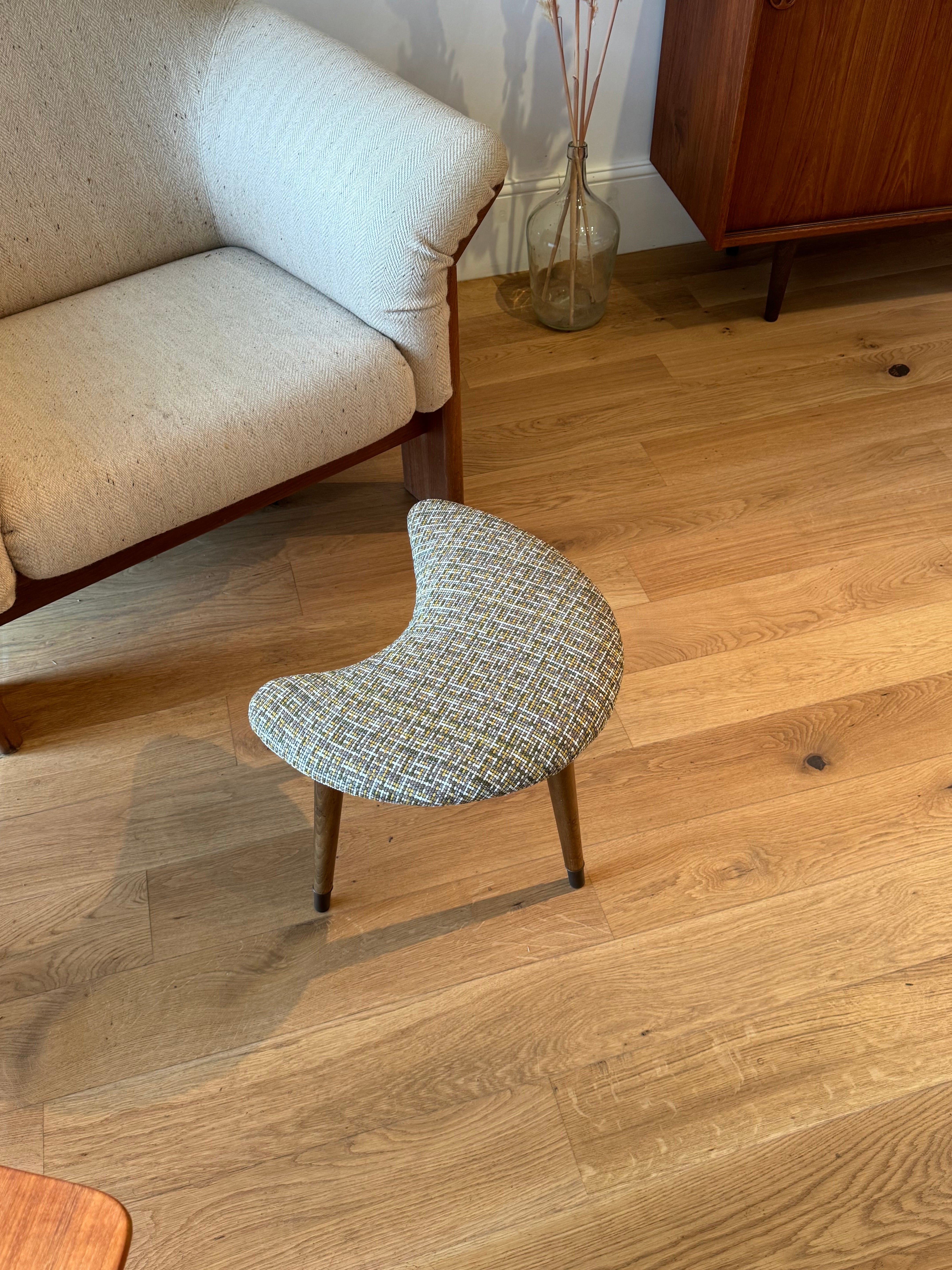 Petit tabouret ou repose-pied scandinave vintage tripode "Jytte"