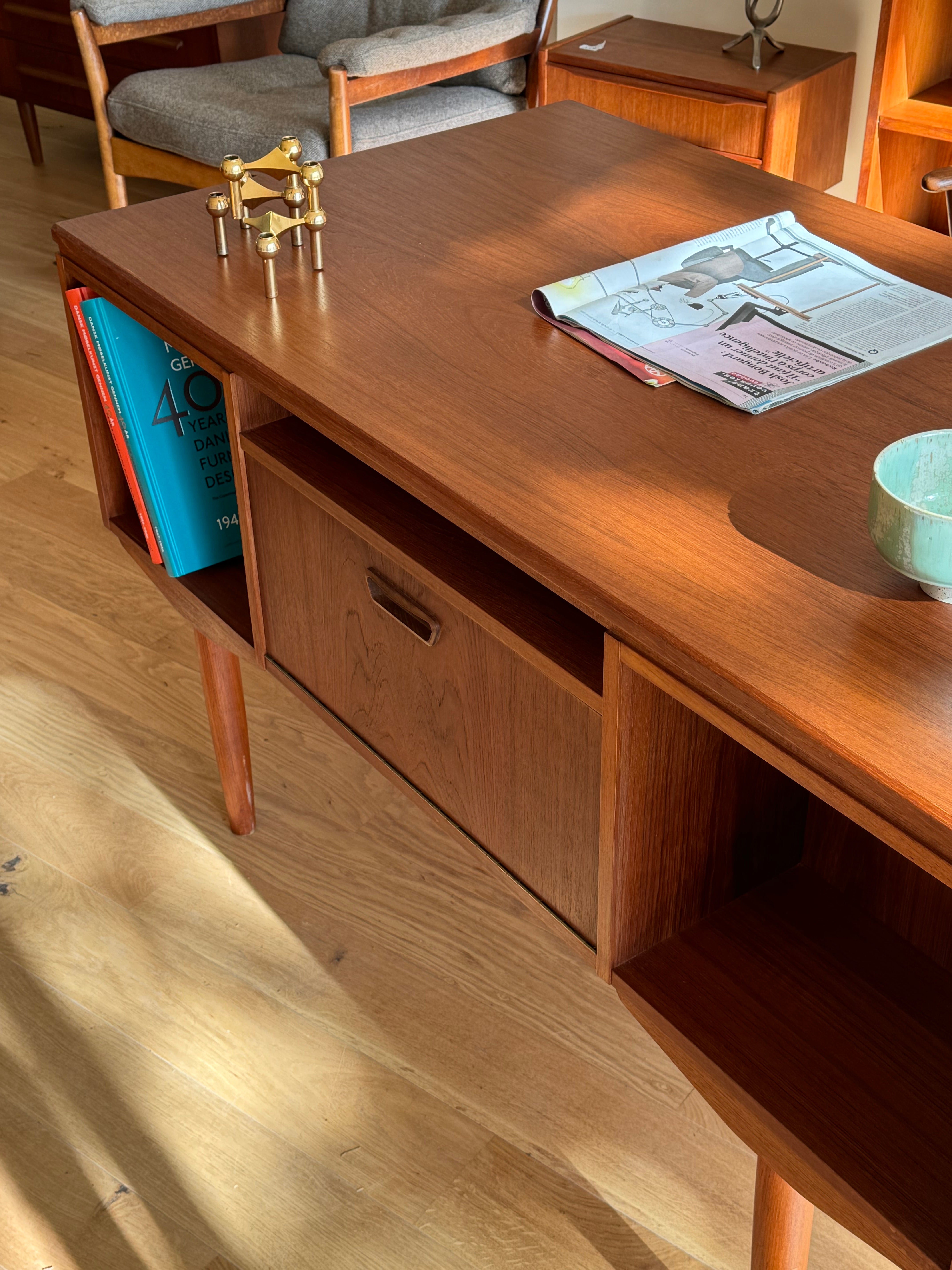 Bureau scandinave vintage double face en teck "Arnold"