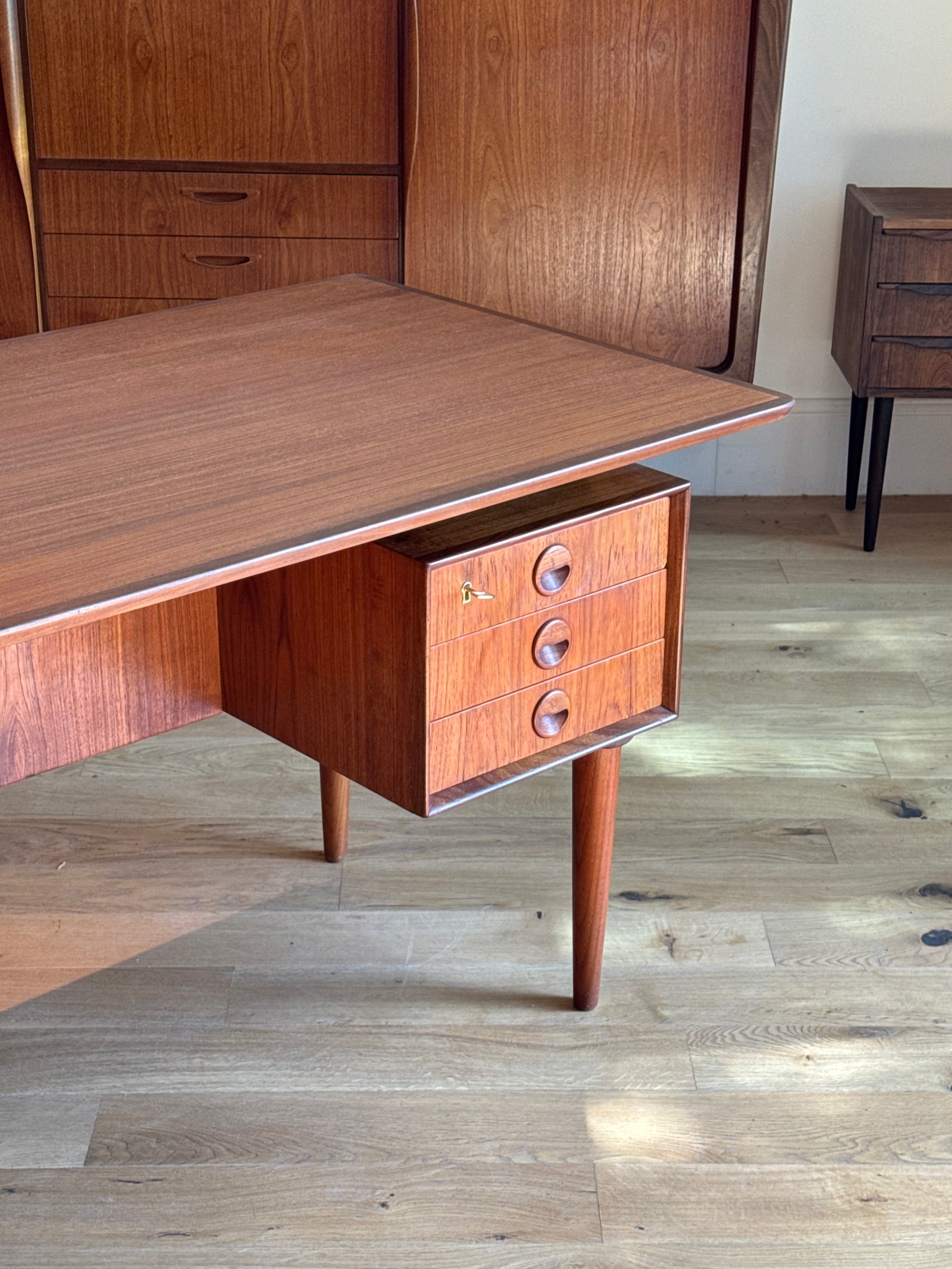 Bureau scandinave vintage en teck "Søren"