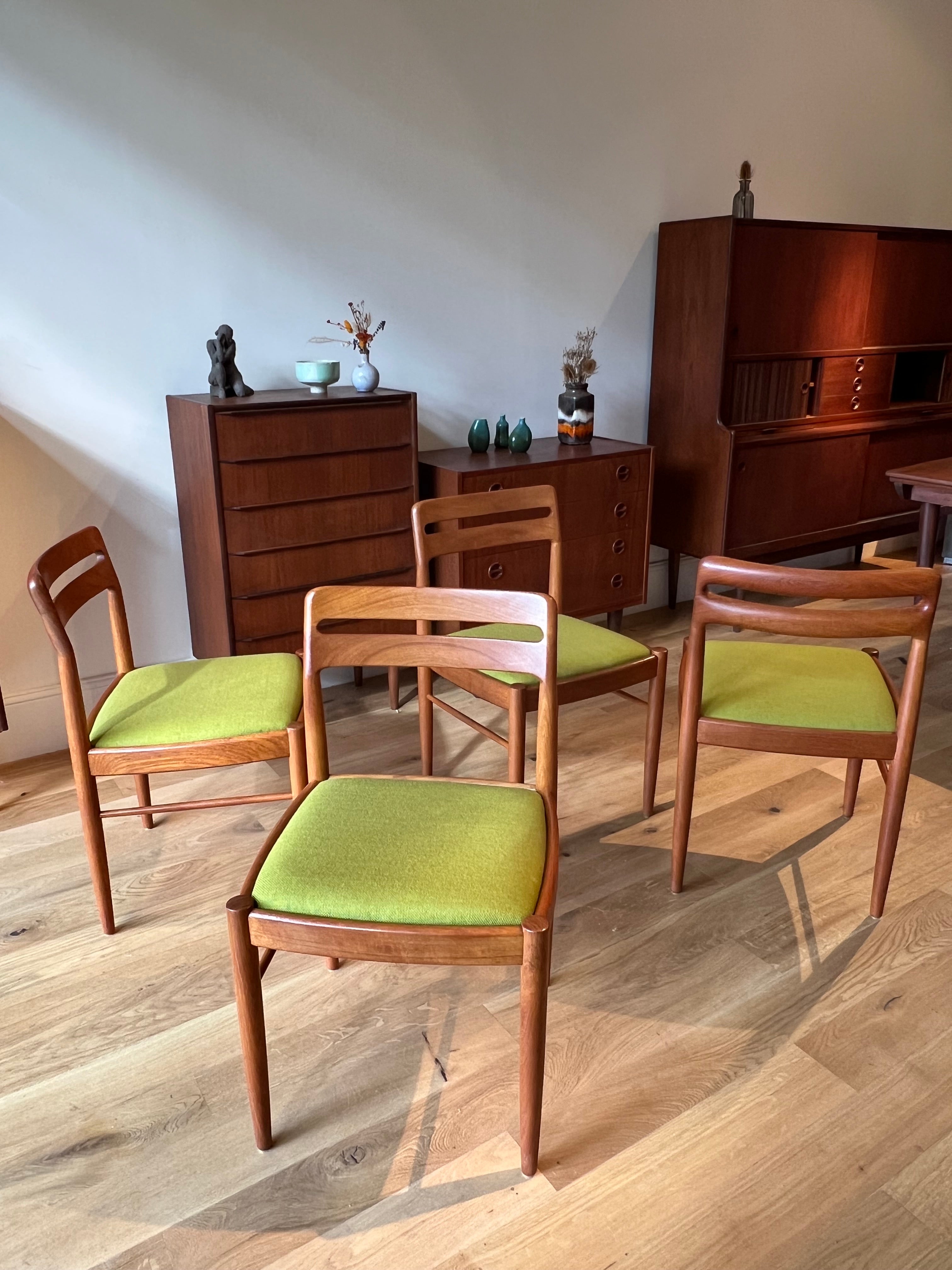 Suite de 4 chaises scandinaves « Siv »  par HW Klein pour Bramin