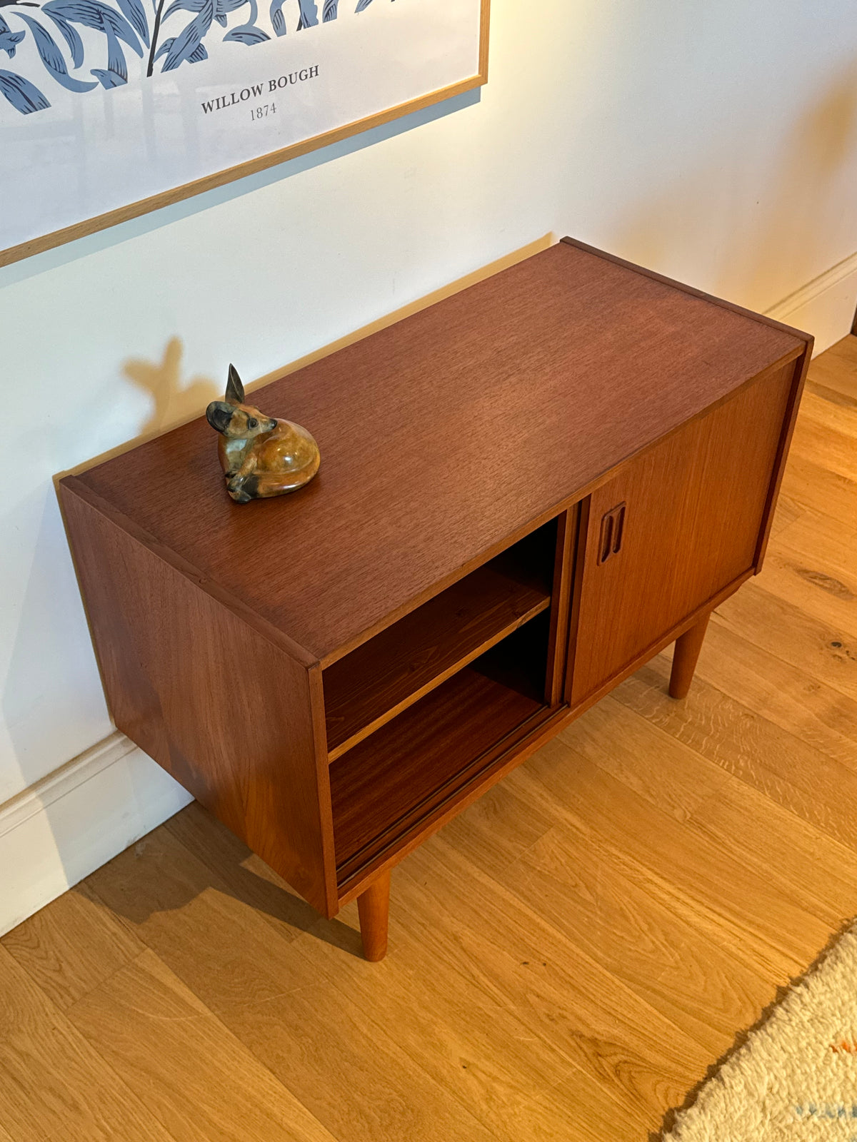 Petit buffet scandinave vintage en teck "Lauge"