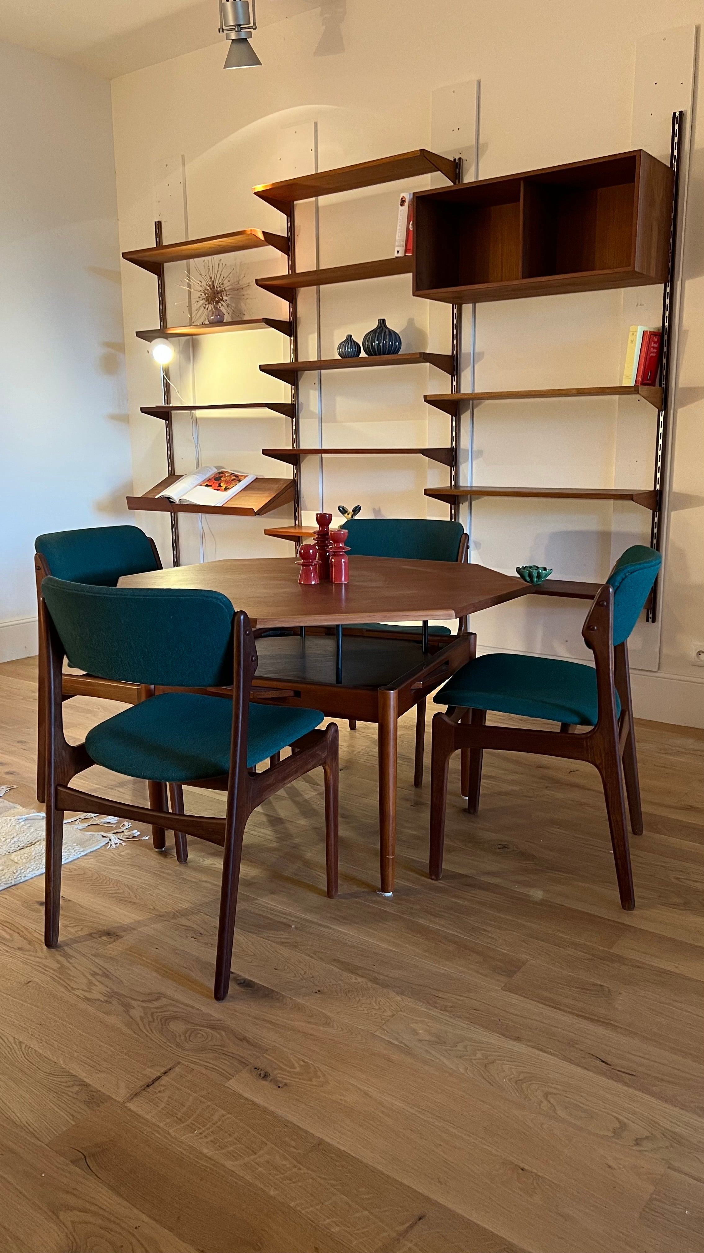 Bibliothèque suspendue scandinave vintage en teck du designer Kai Kristiansen pour FM Mobler