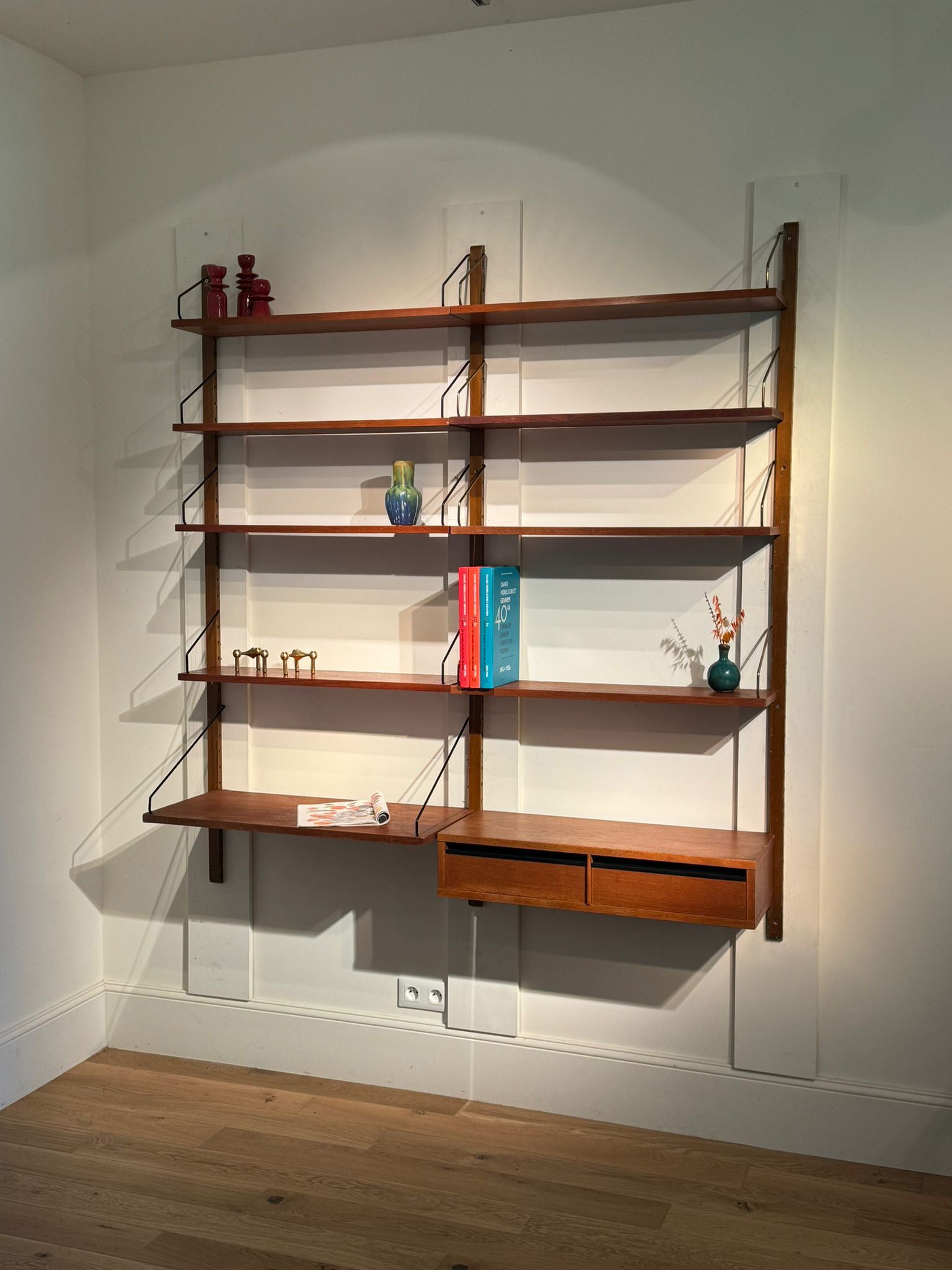 Bibliothèque scandinave vintage murale Royal System – Poul Cadovius