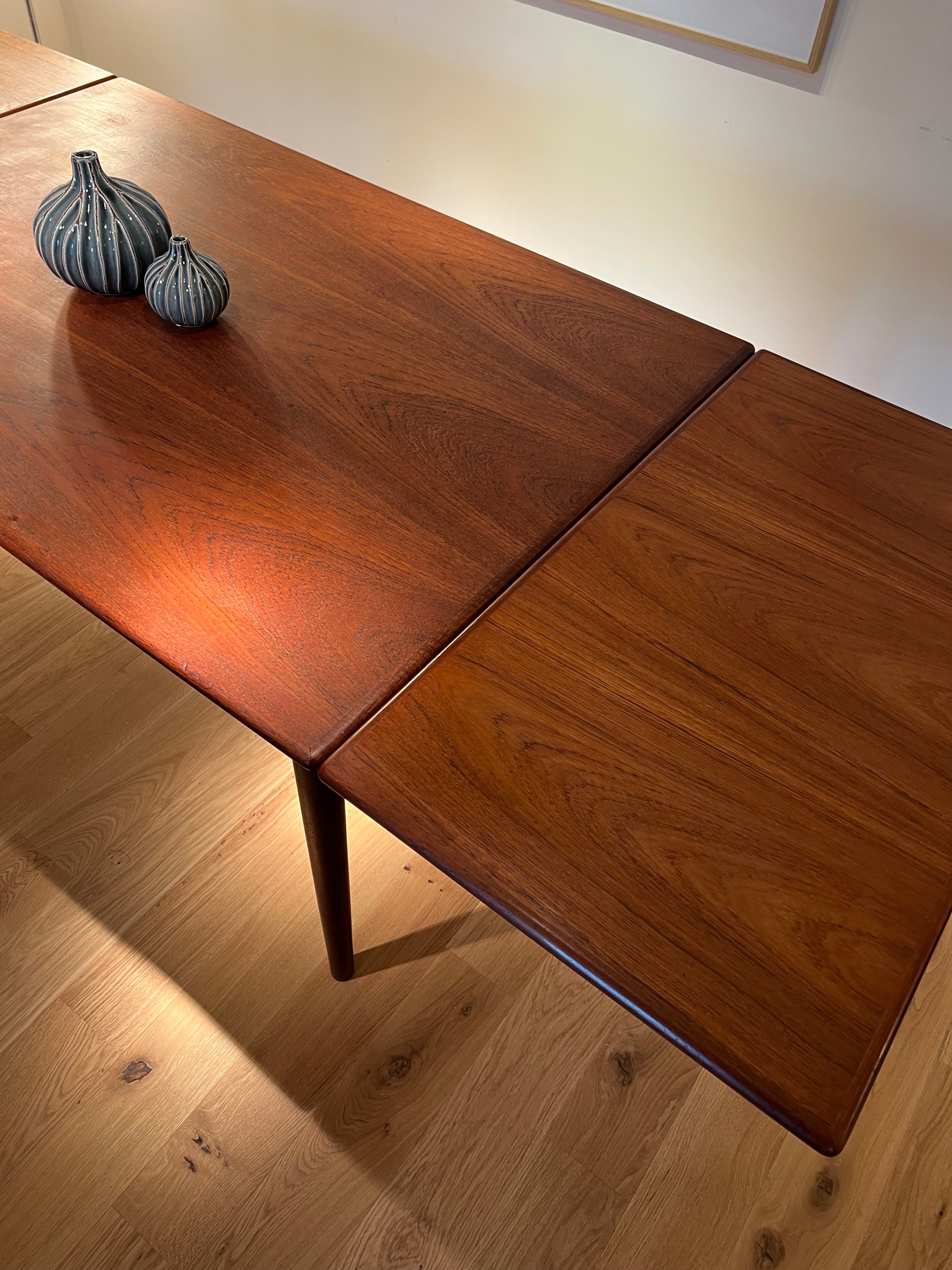 Table scandinave vintage extensible en teck "Myrtle"