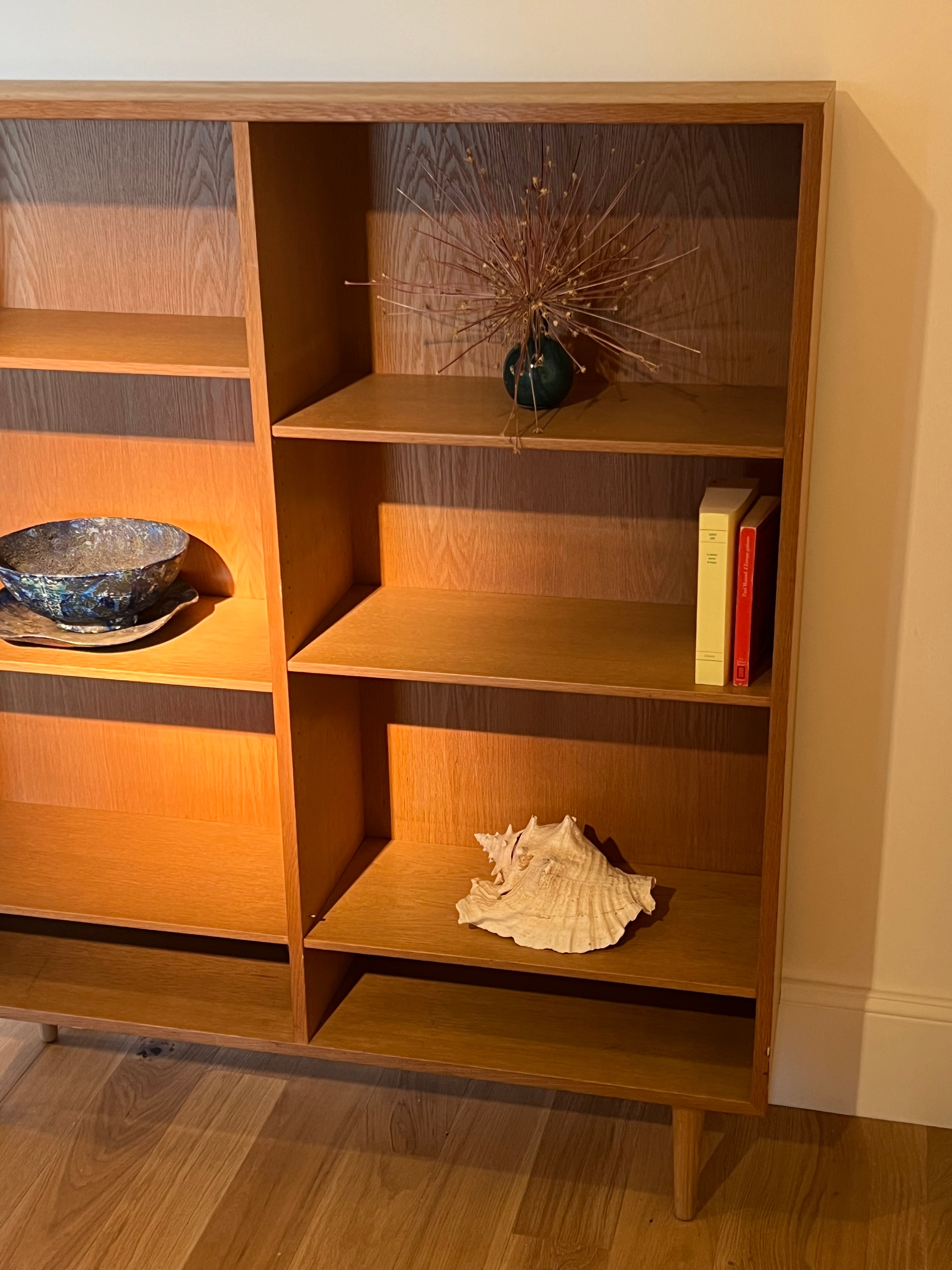 Bibliothèque scandinave vintage en chêne "Tiria"