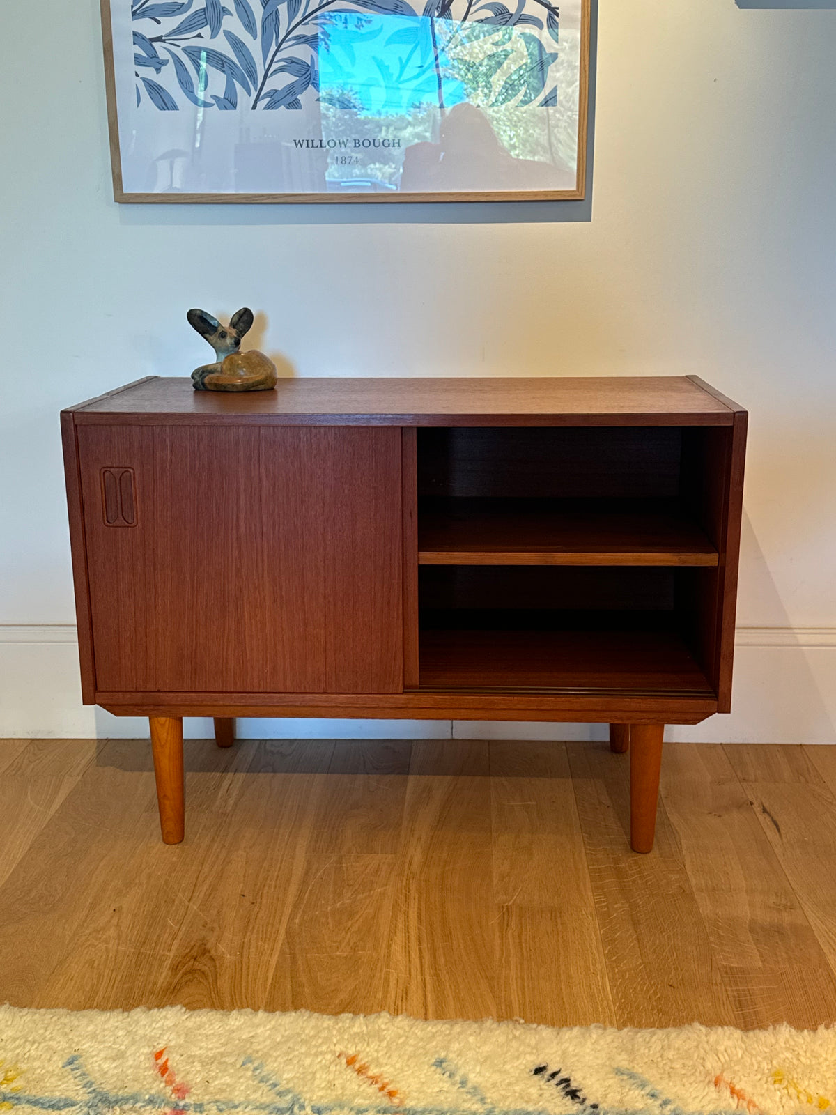 Petit buffet scandinave vintage en teck "Lauge"