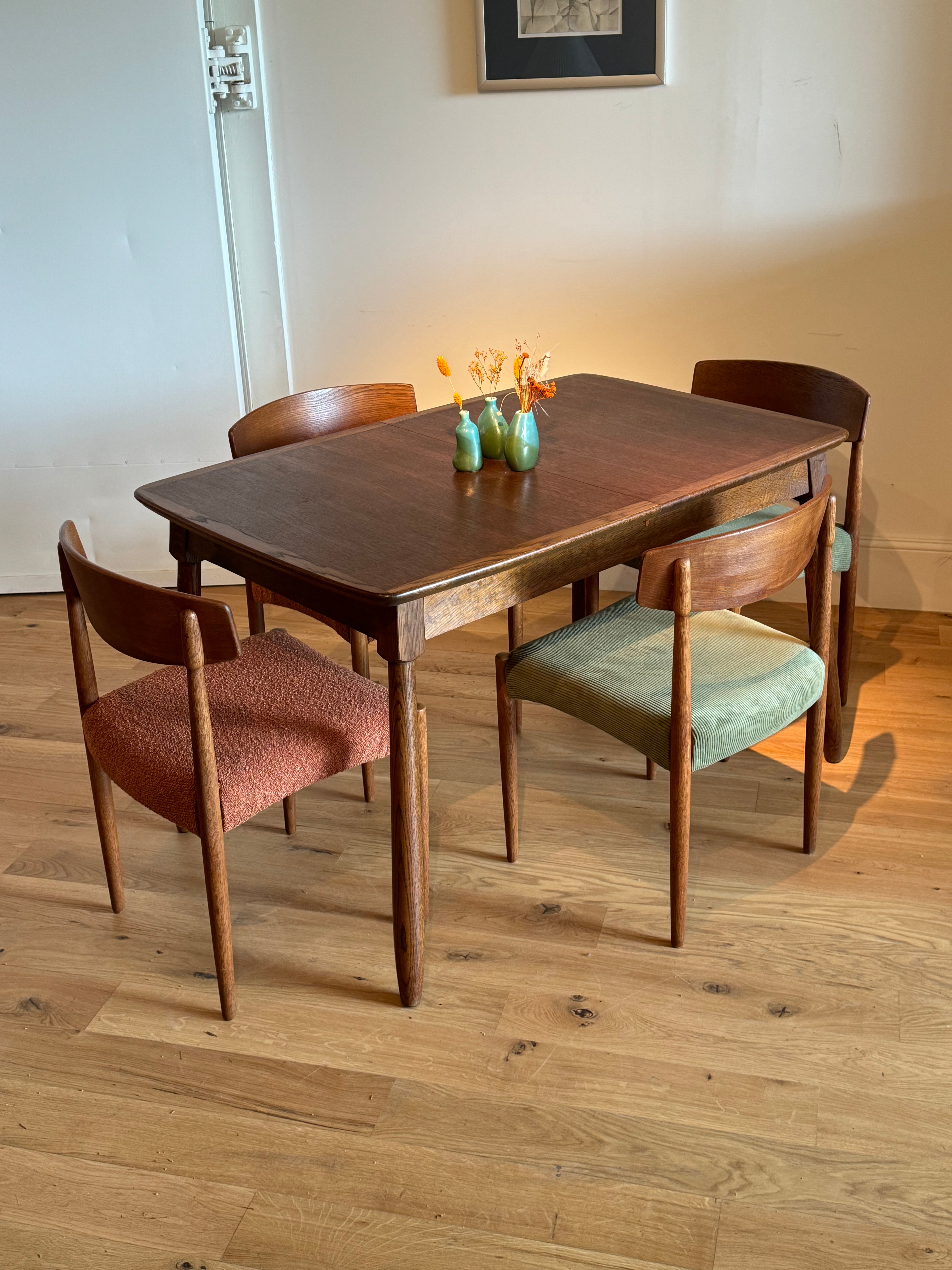 Suite de 4 chaises scandinaves vintage « Huldra » en chêne