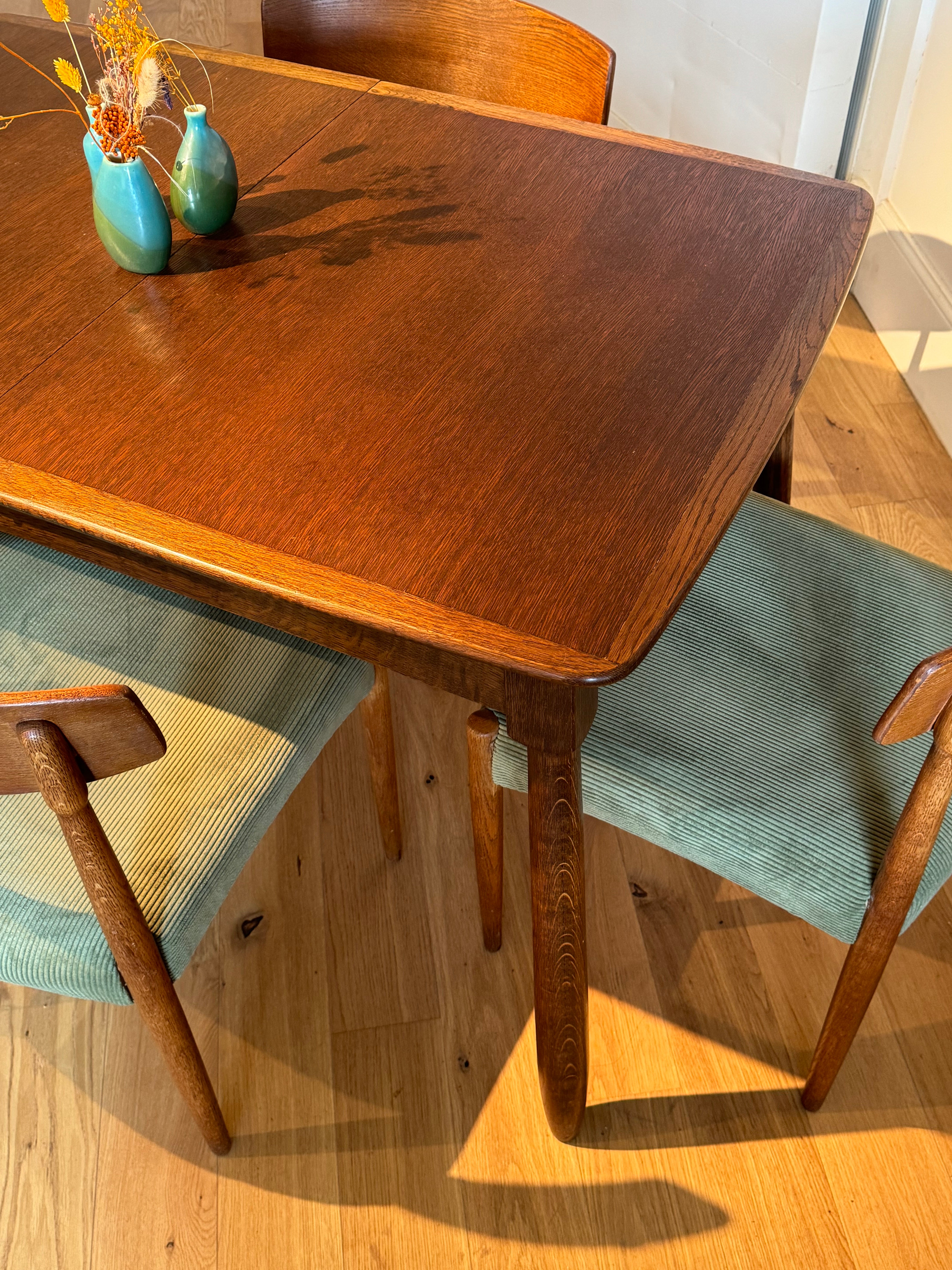 Suite de 4 chaises scandinaves vintage « Huldra » en chêne