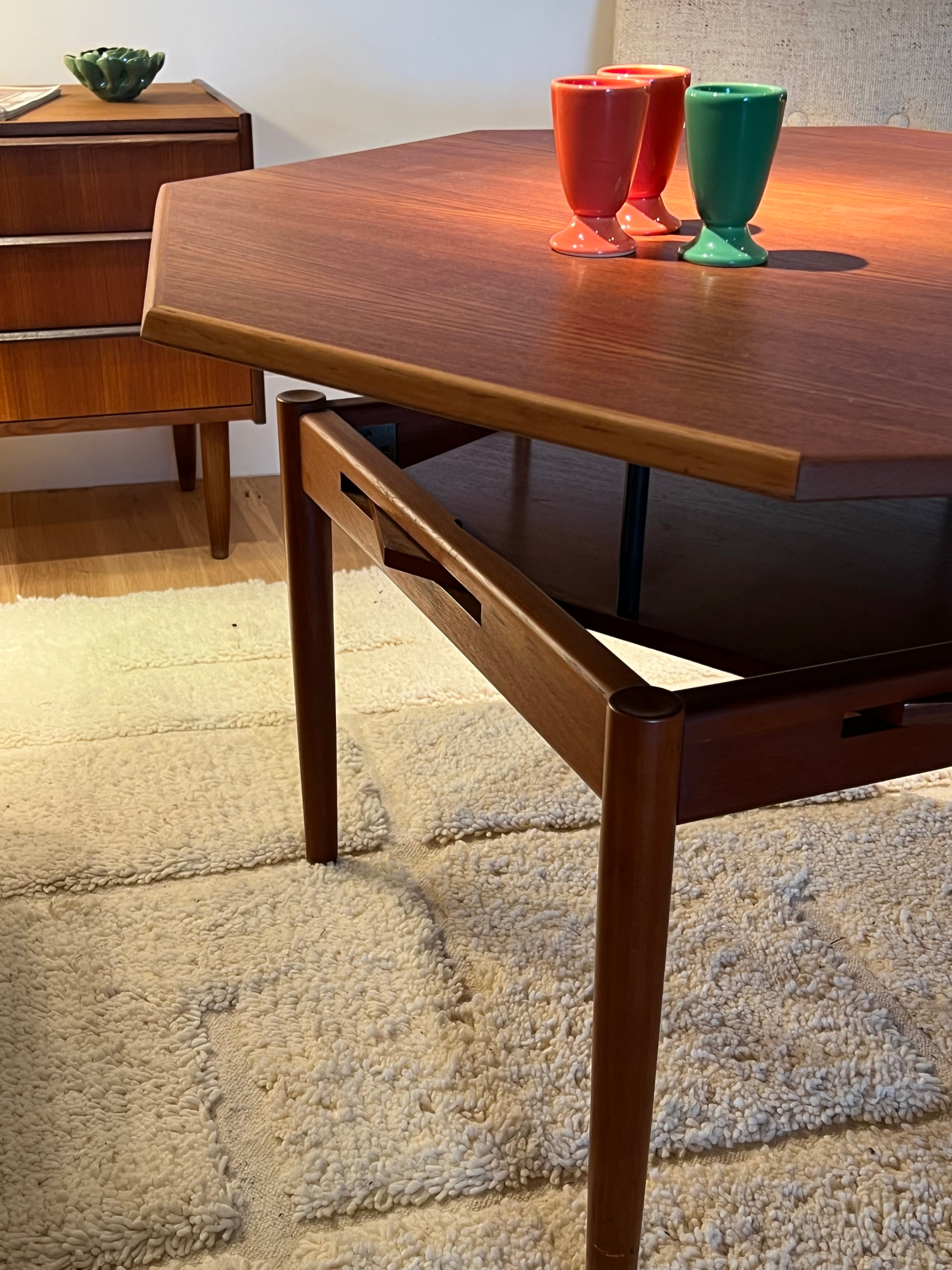 Table basse octogonale scandinave vintage "Siv"