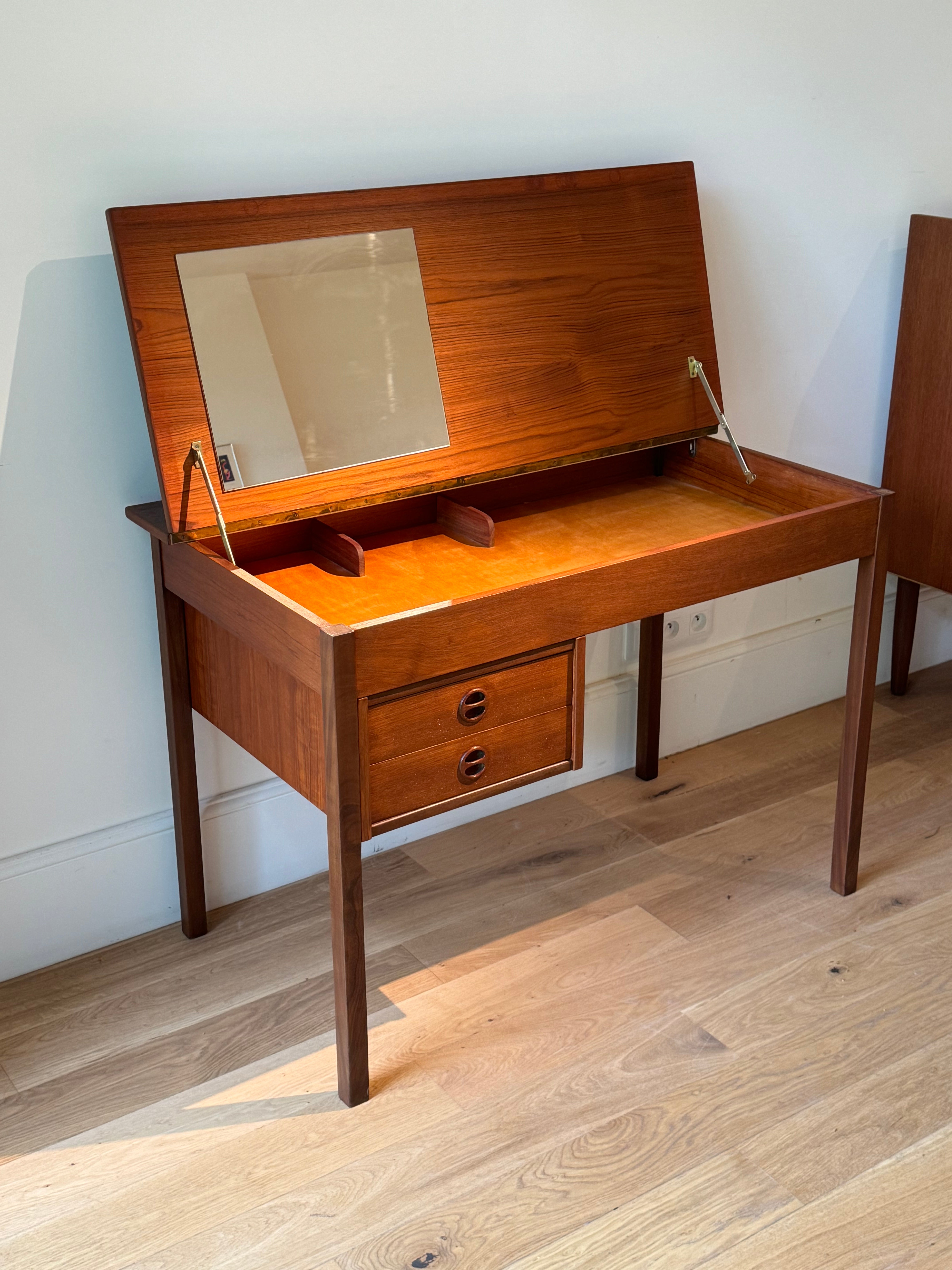 Bureau / coiffeuse scandinave vintage en teck « Arnold »