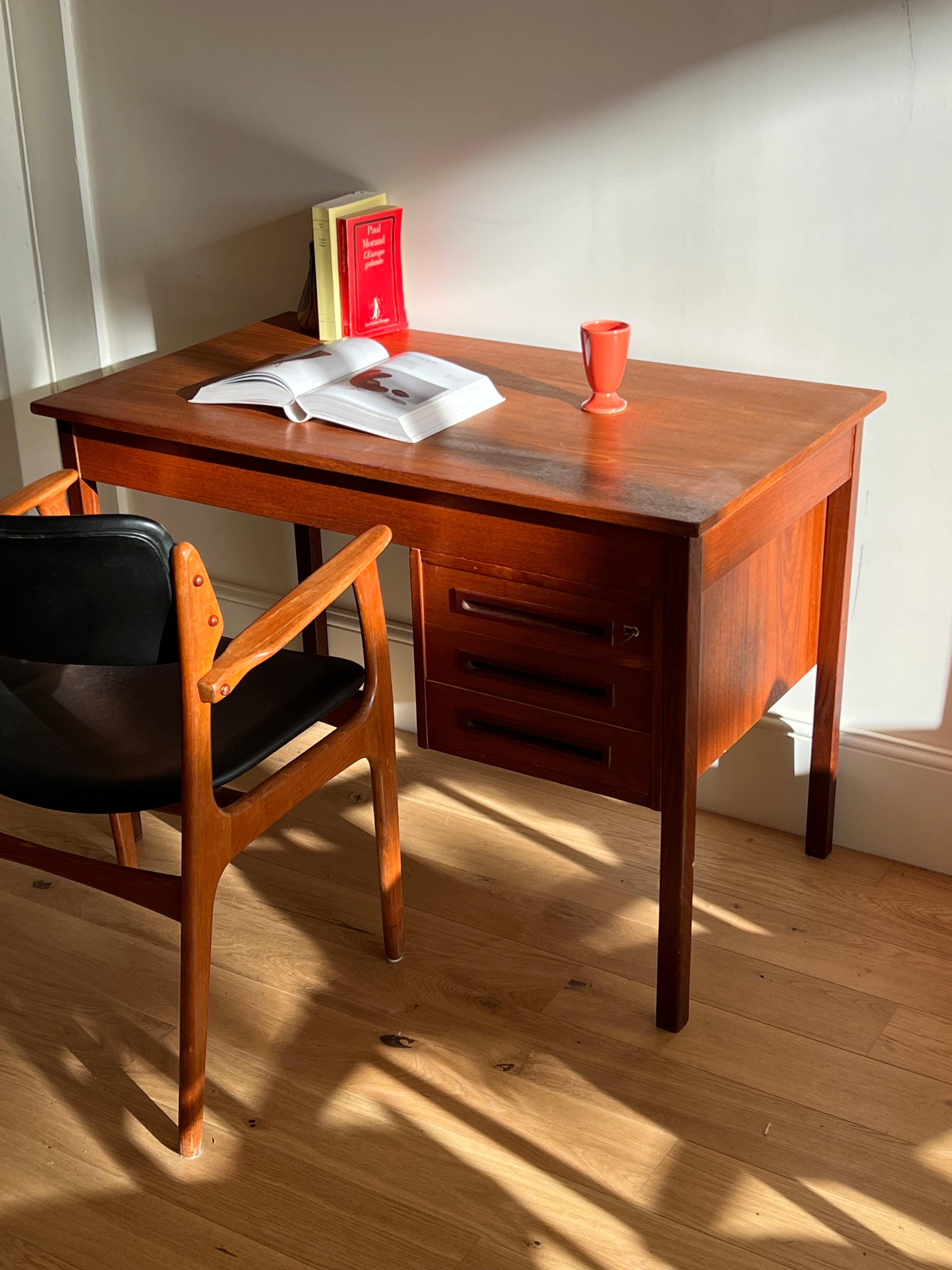 Fauteuil danois vintage modèle 50 par le designer Erik Buch