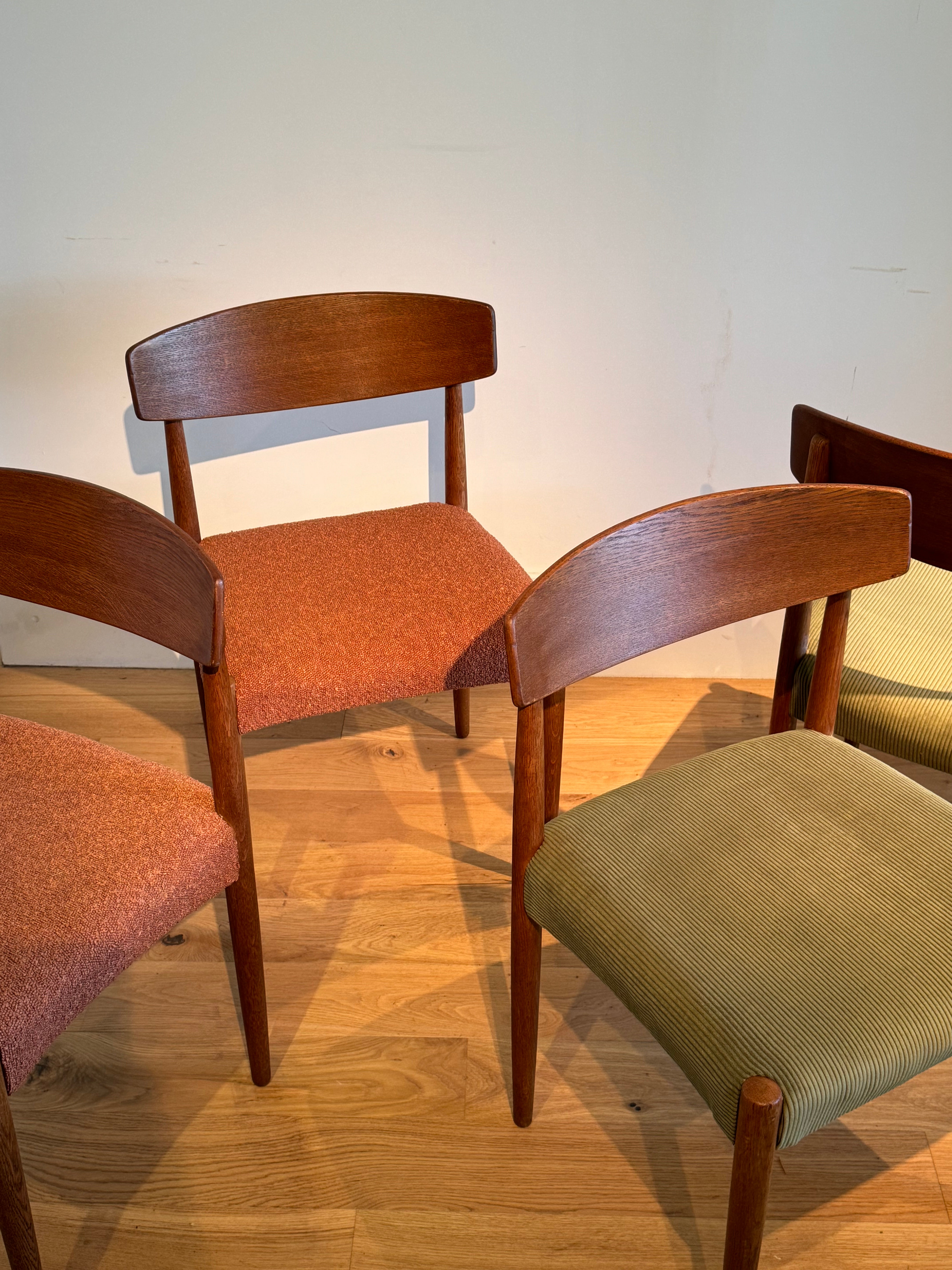 Suite de 4 chaises scandinaves vintage « Huldra » en chêne