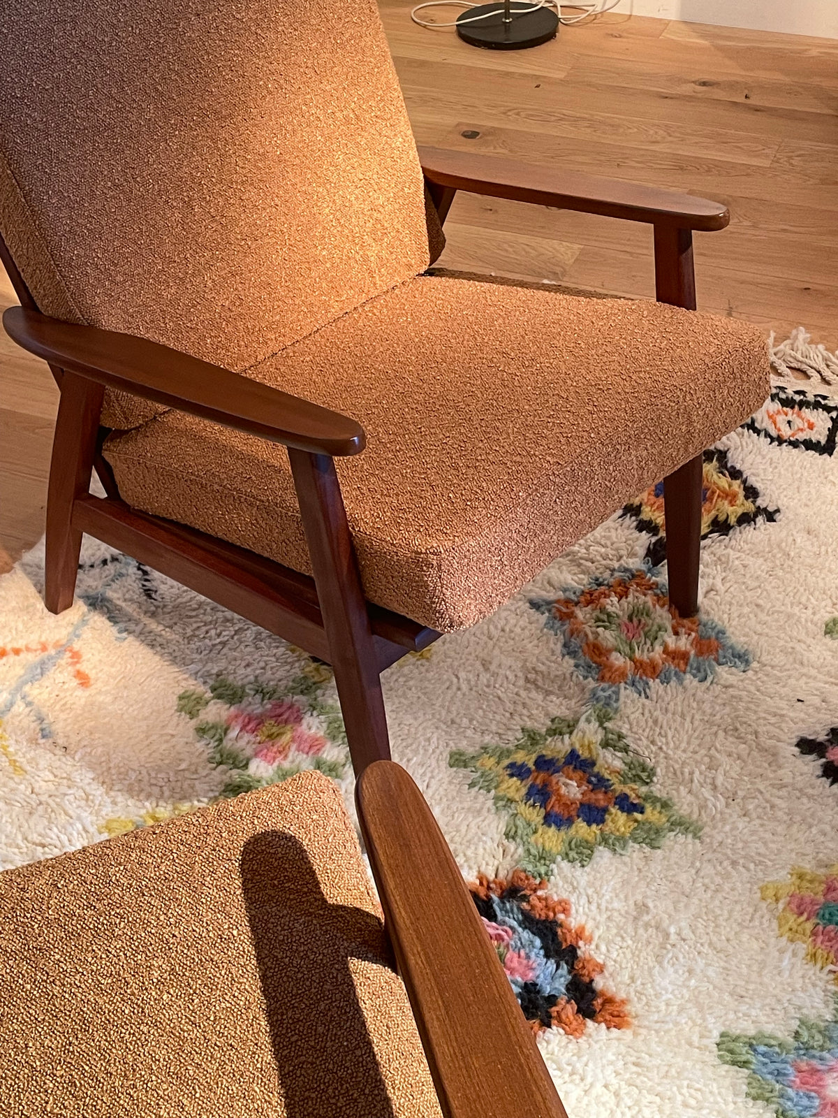 Fauteuil scandinave vintage « Theodor » en bouclette terracotta