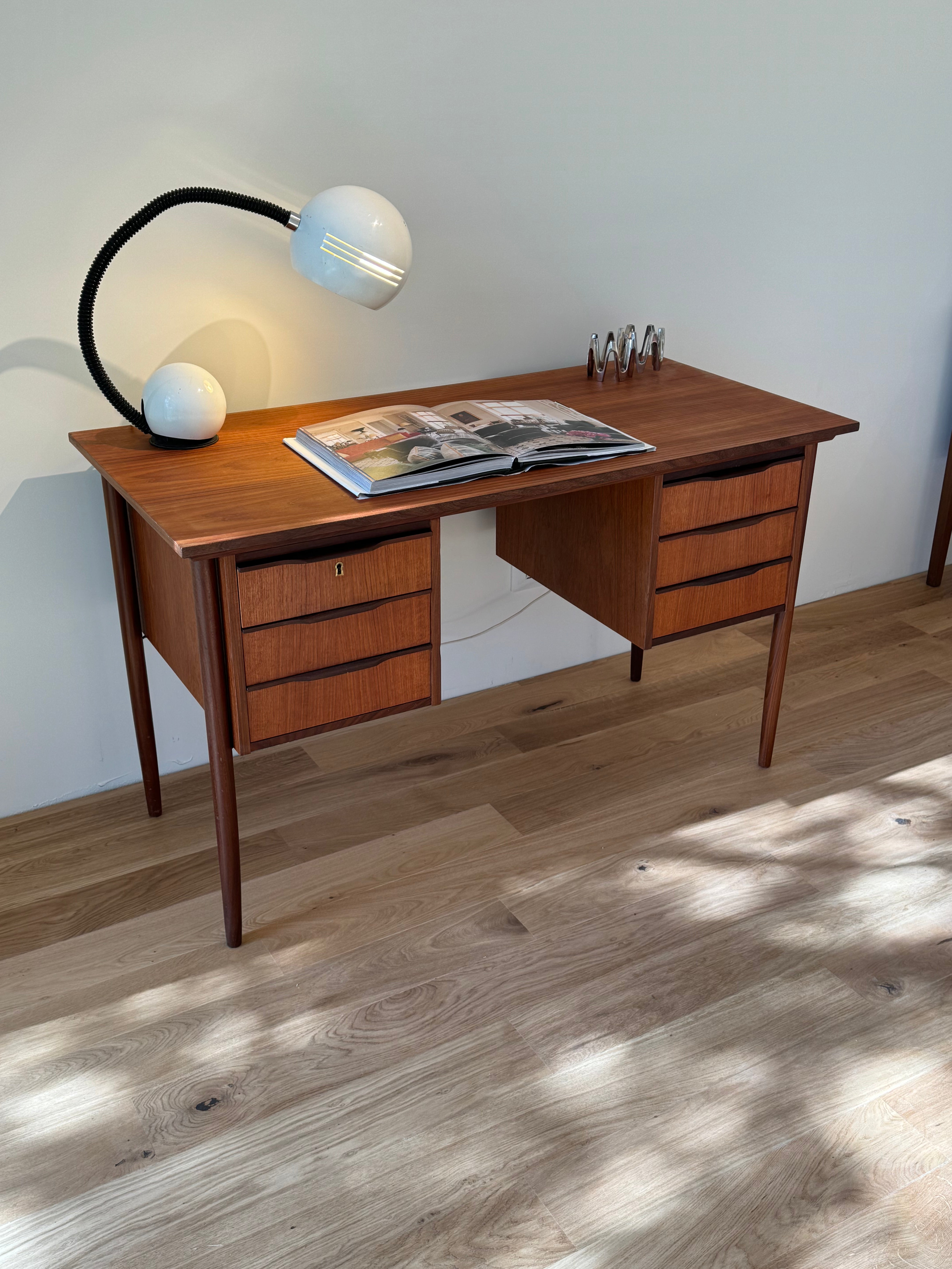 Bureau scandinave vintage en teck « Dagmar »