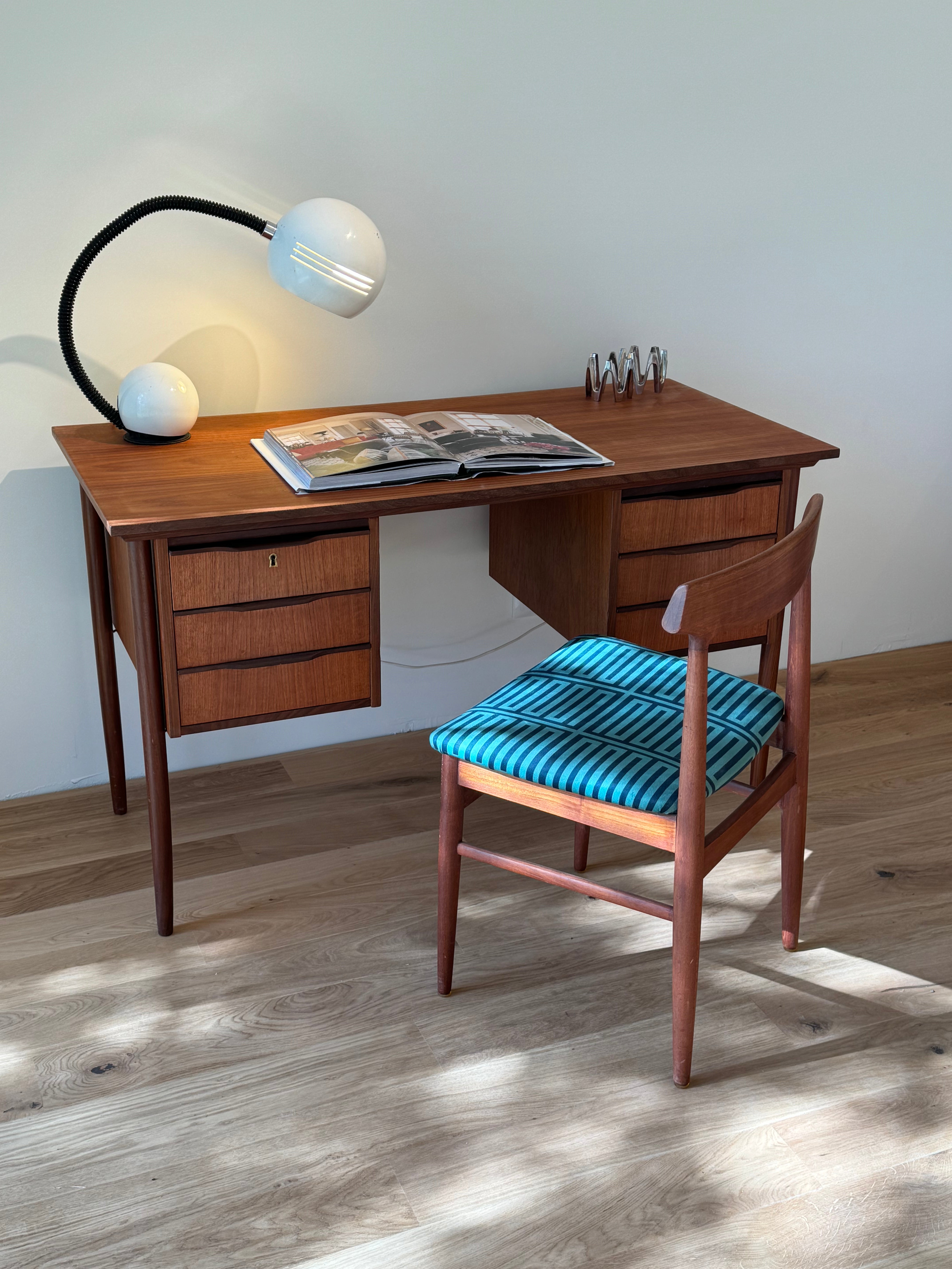 Bureau scandinave vintage en teck « Dagmar »