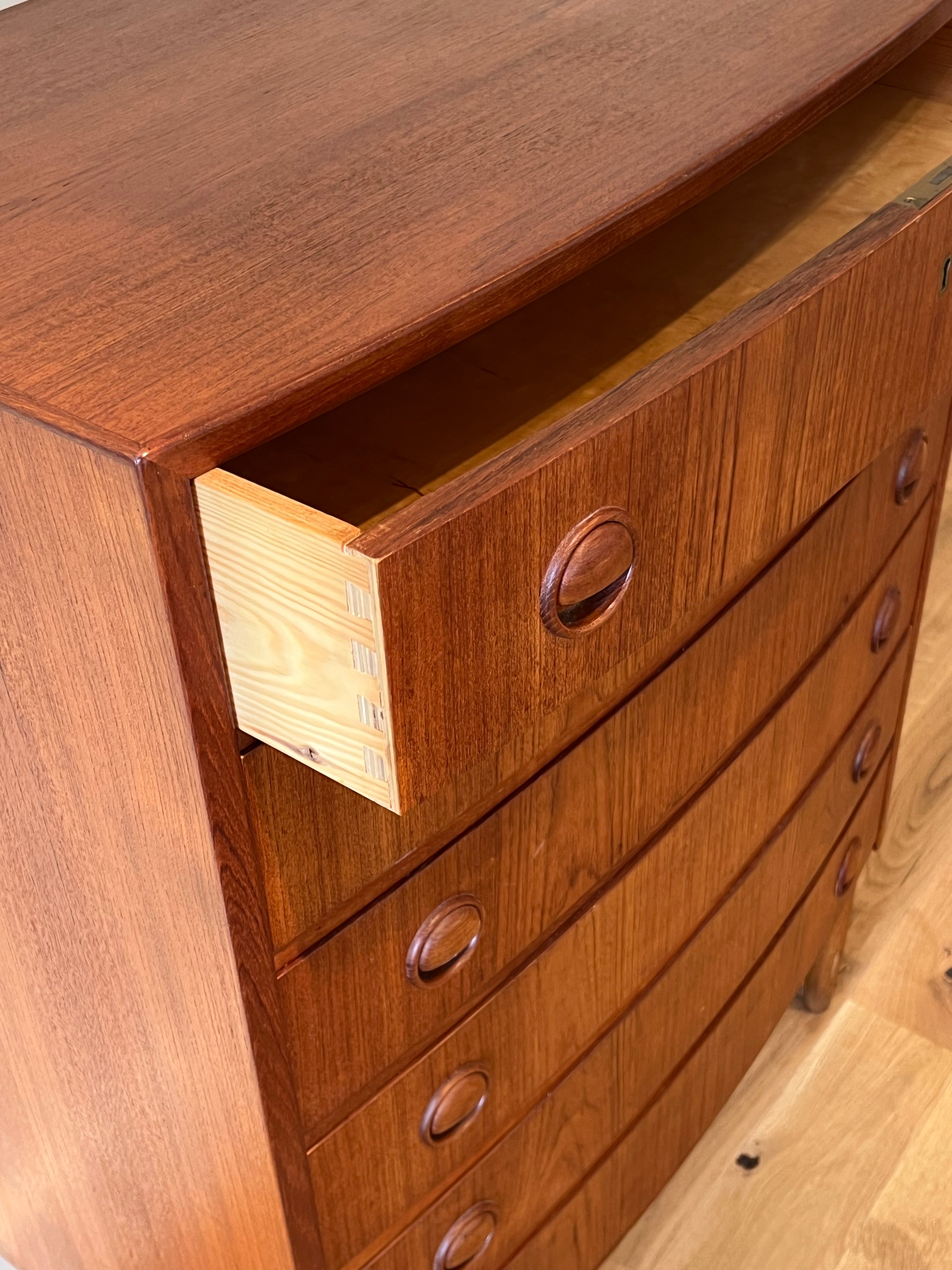 Commode haute - chiffonnier scandinave vintage en teck « Inger »