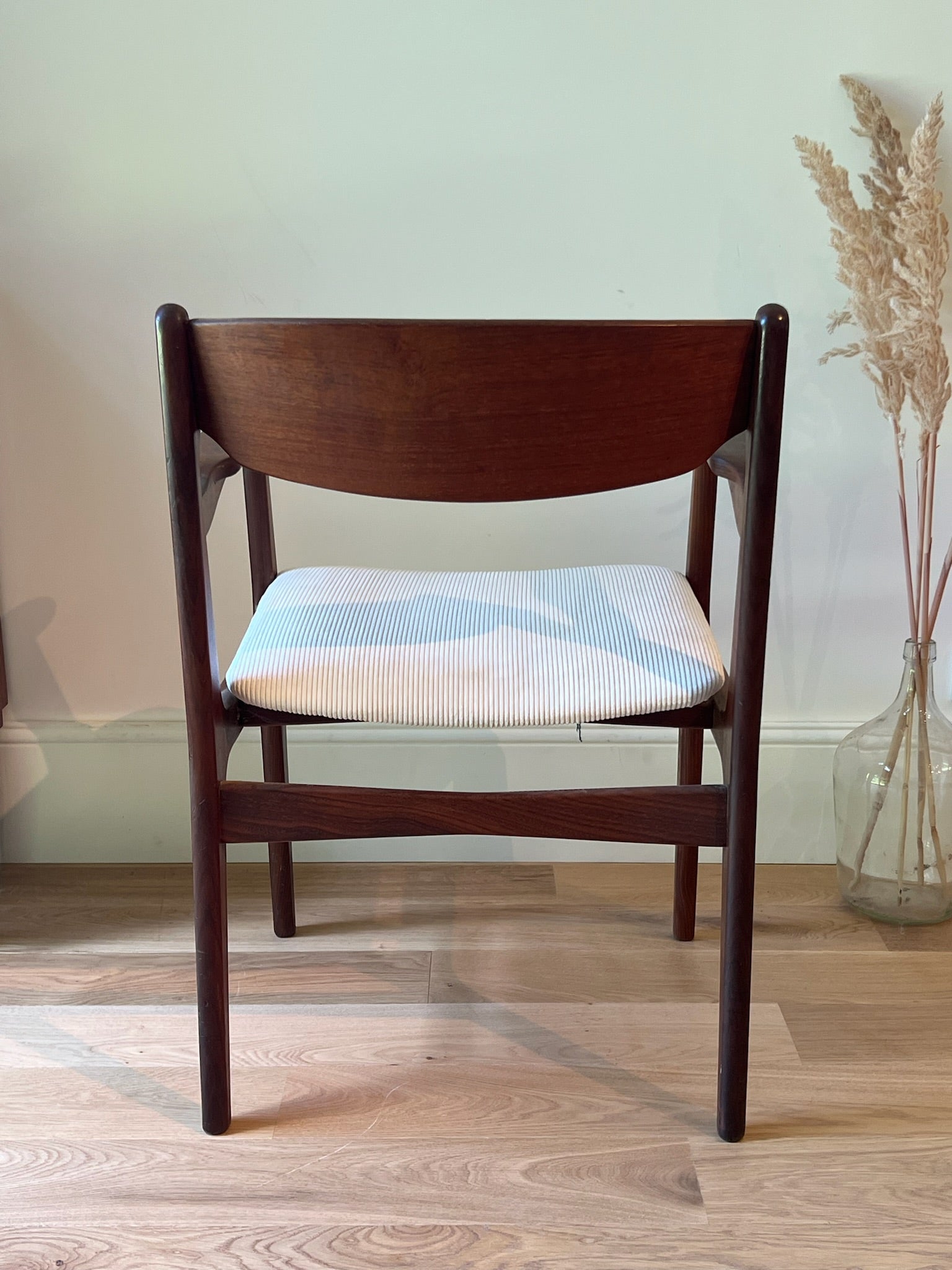 Fauteuil scandinave en teck et velour côtelé blanc "Hymir" , années 60