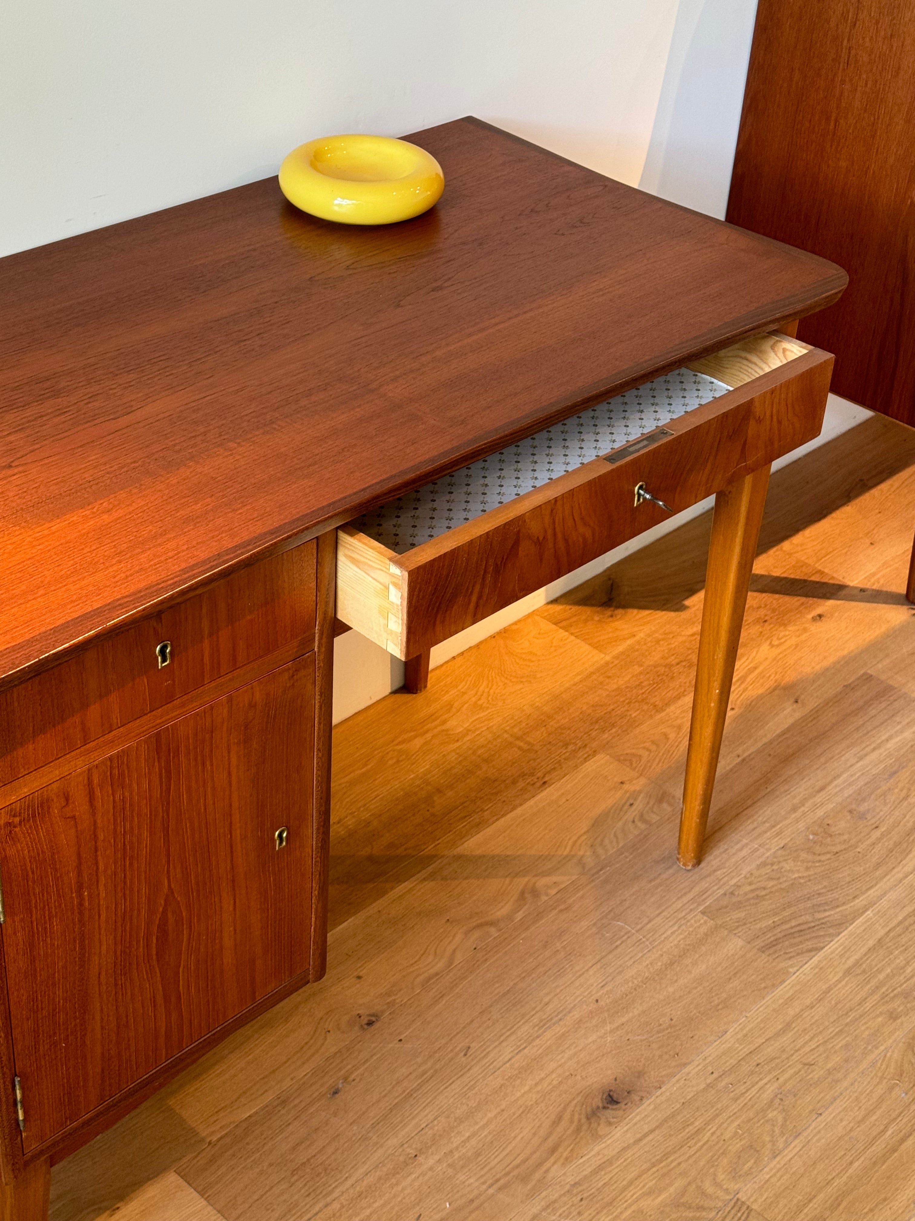 Bureau scandinave vintage « Ole »