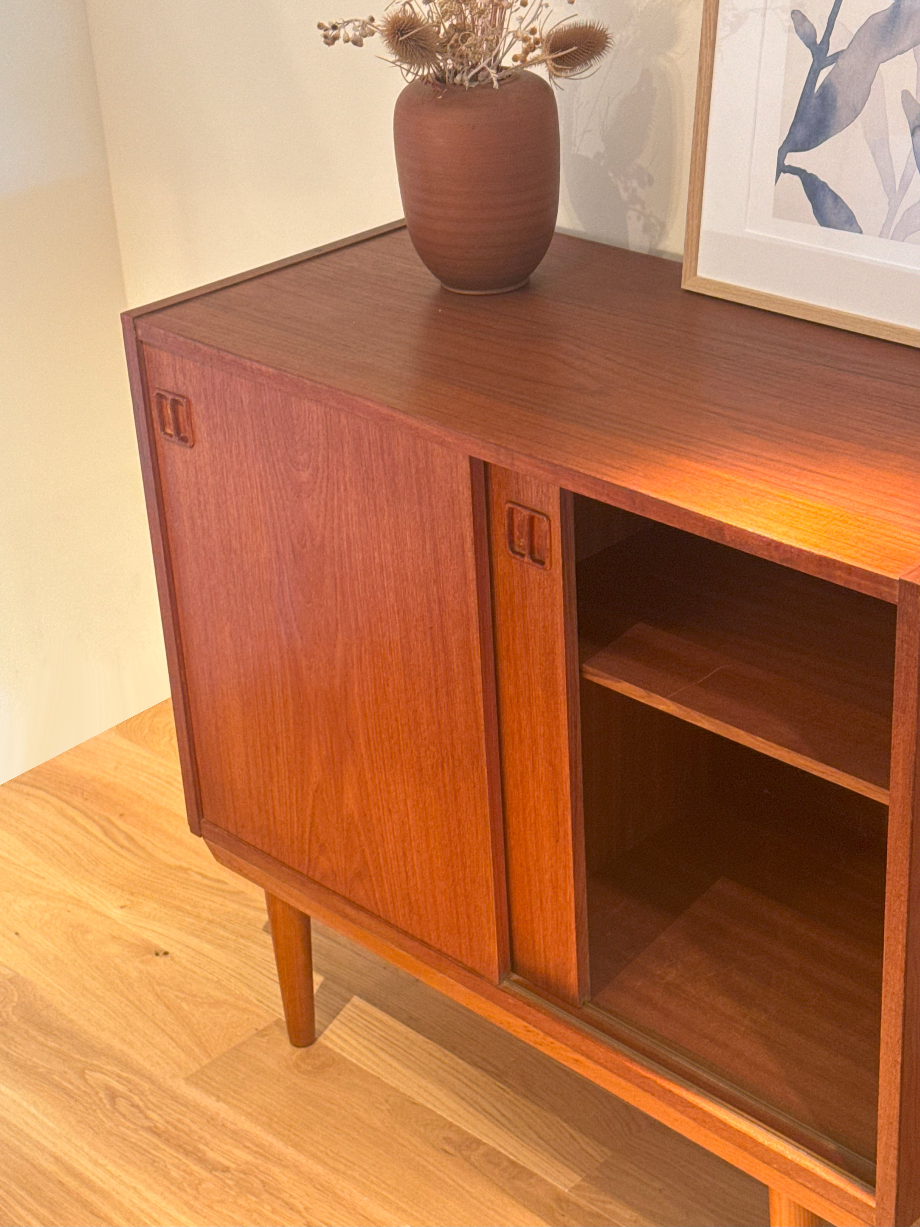 Commode petit buffet scandinave vintage en teck "Elias"