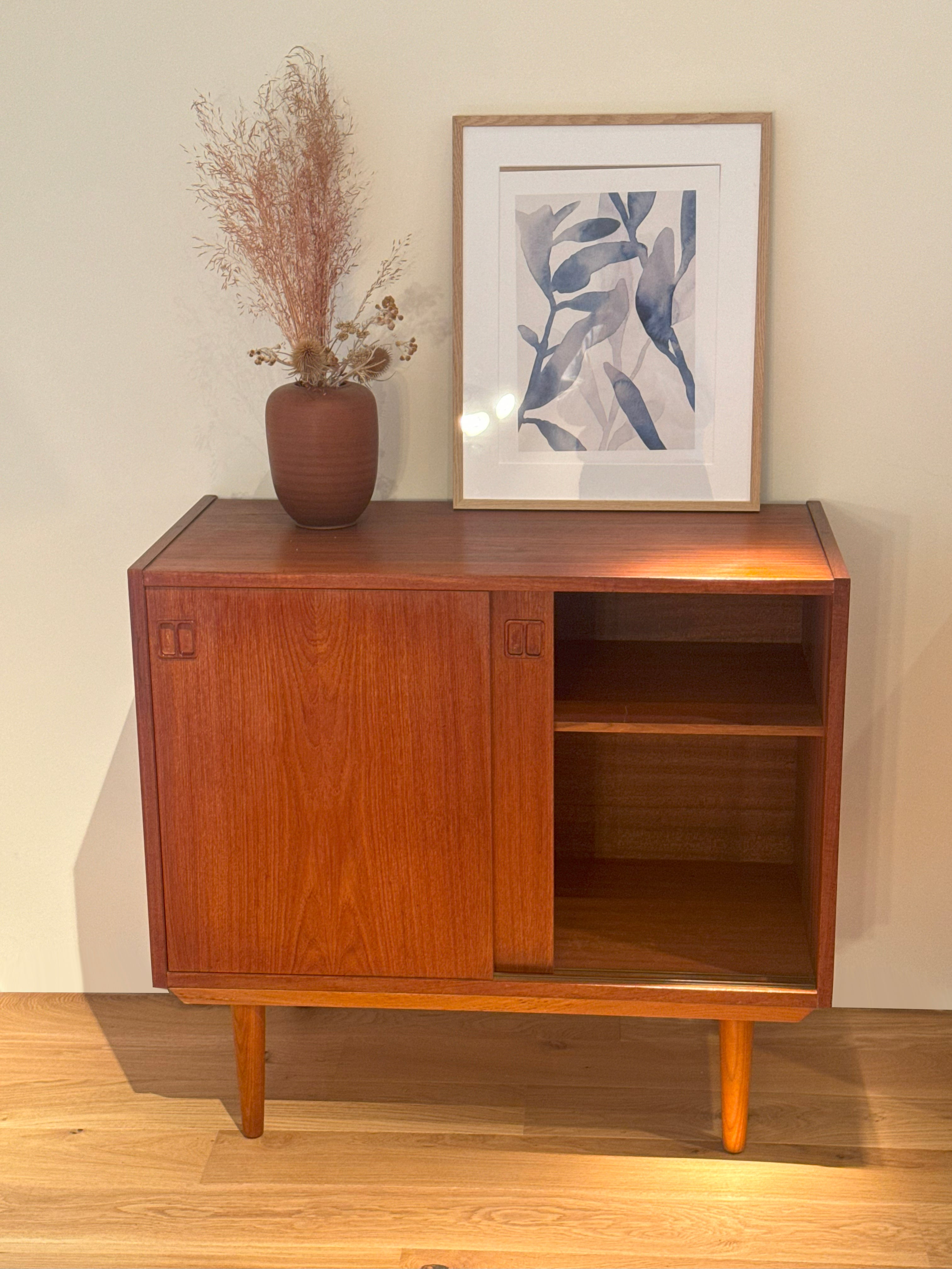 Commode petit buffet scandinave vintage en teck "Elias"
