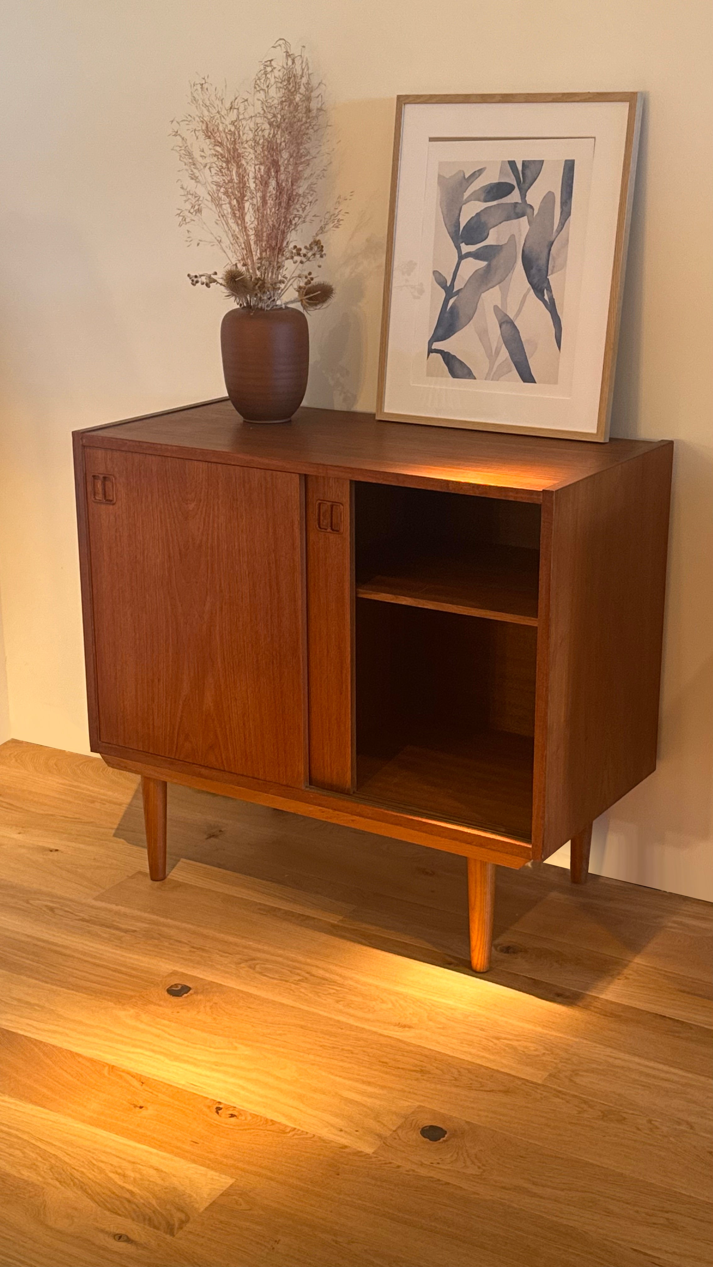 Commode petit buffet scandinave vintage en teck "Elias"