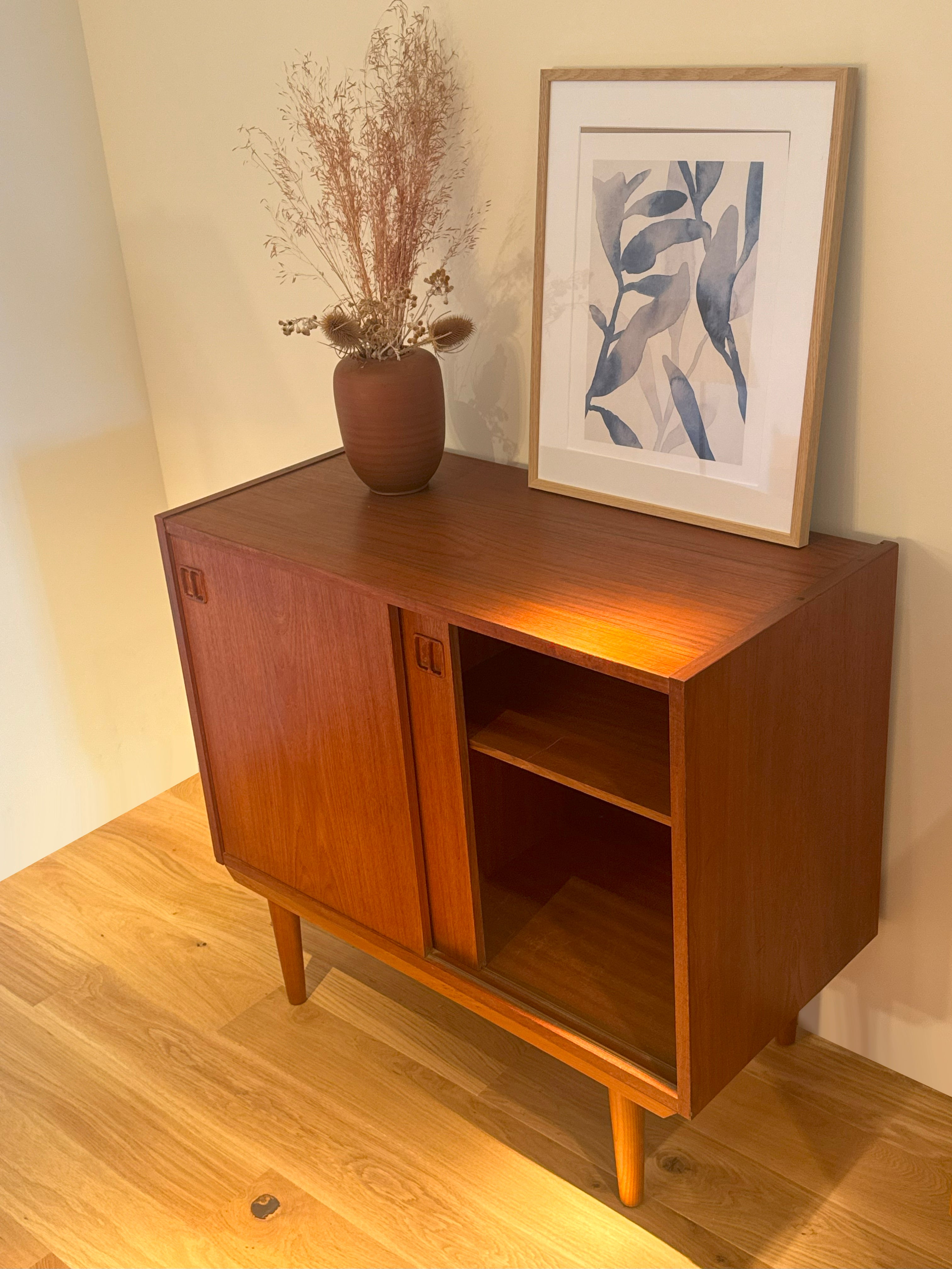 Commode petit buffet scandinave vintage en teck "Elias"