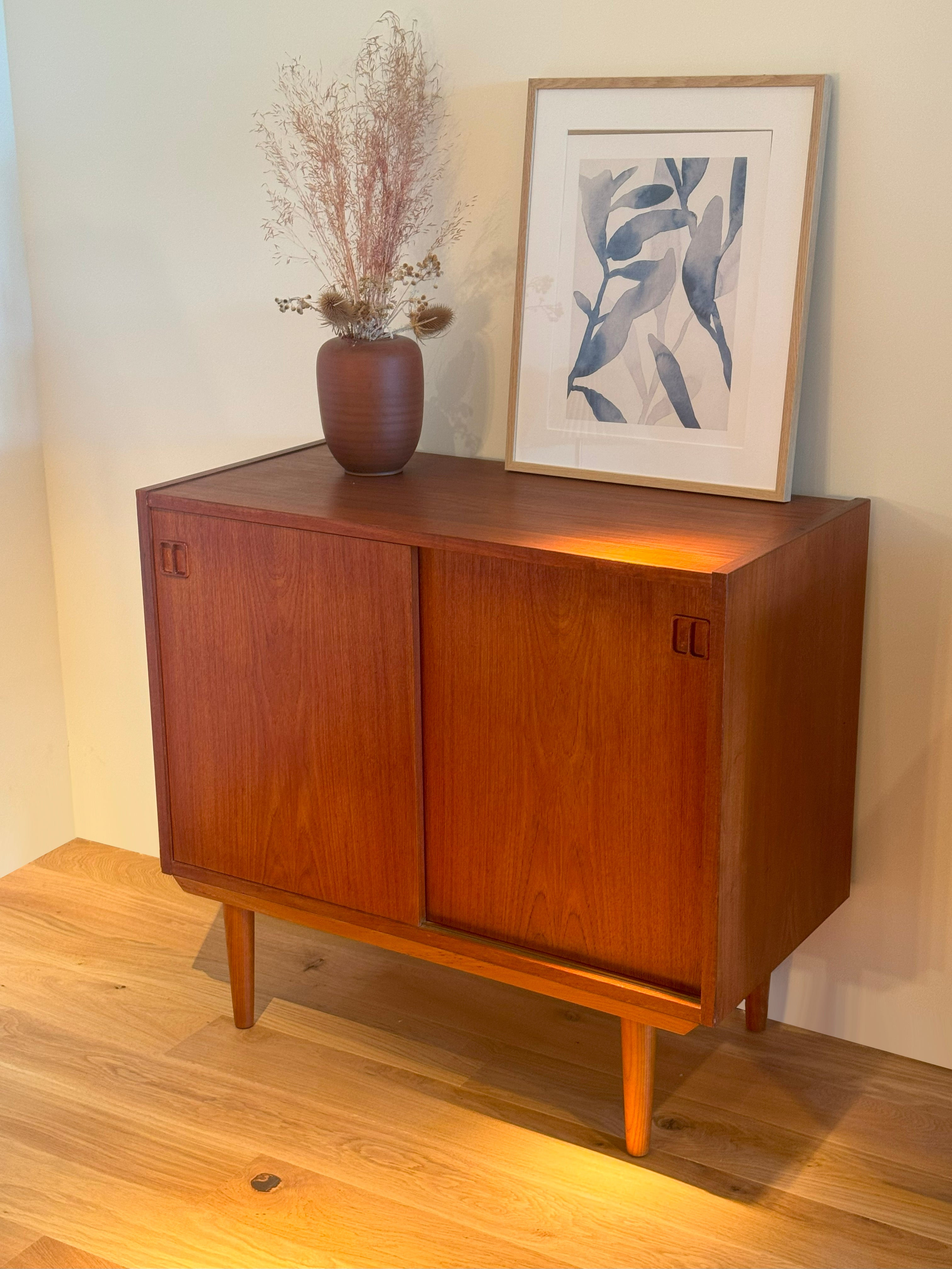 Commode petit buffet scandinave vintage en teck "Elias"