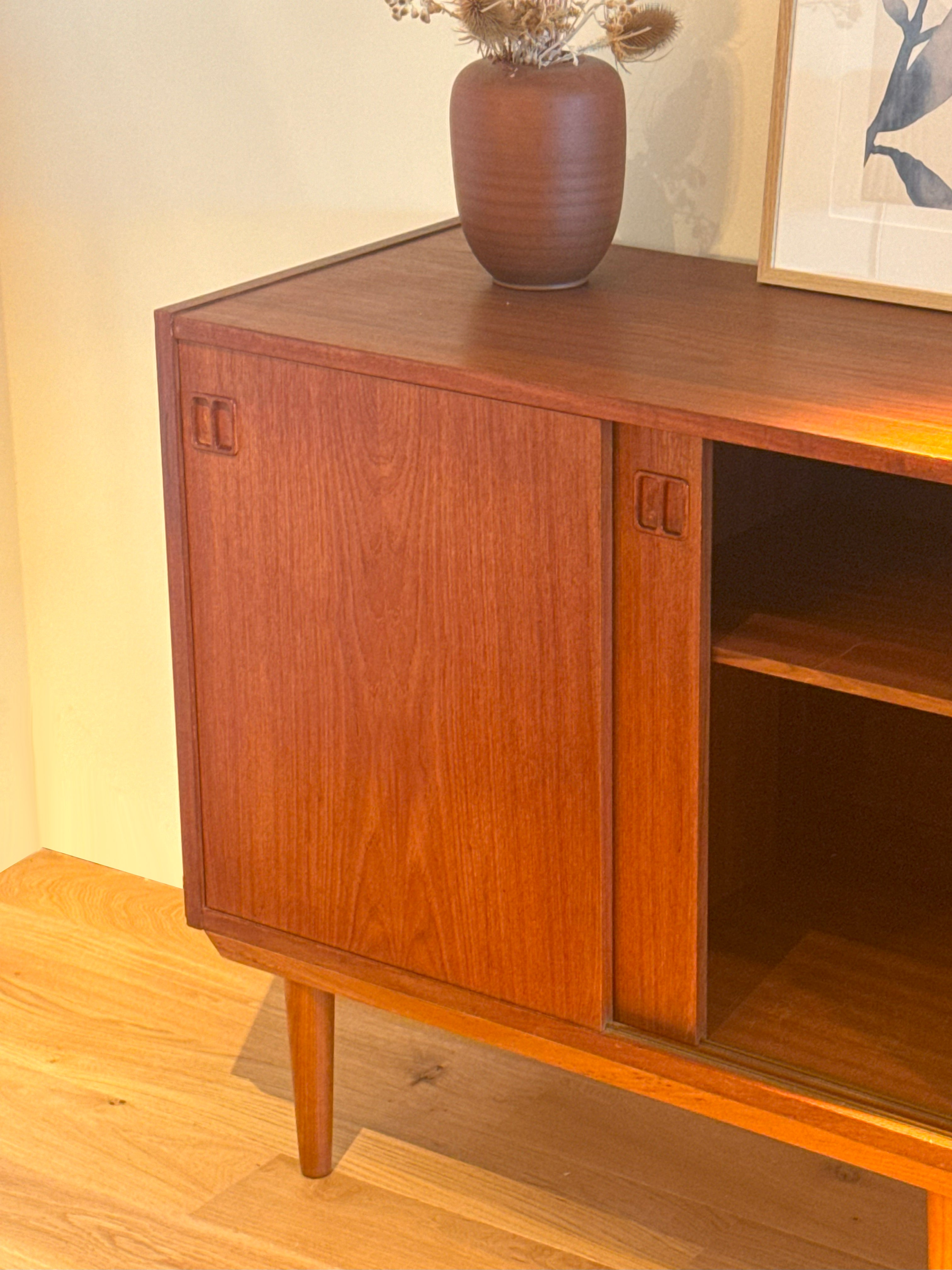Commode petit buffet scandinave vintage en teck "Elias"