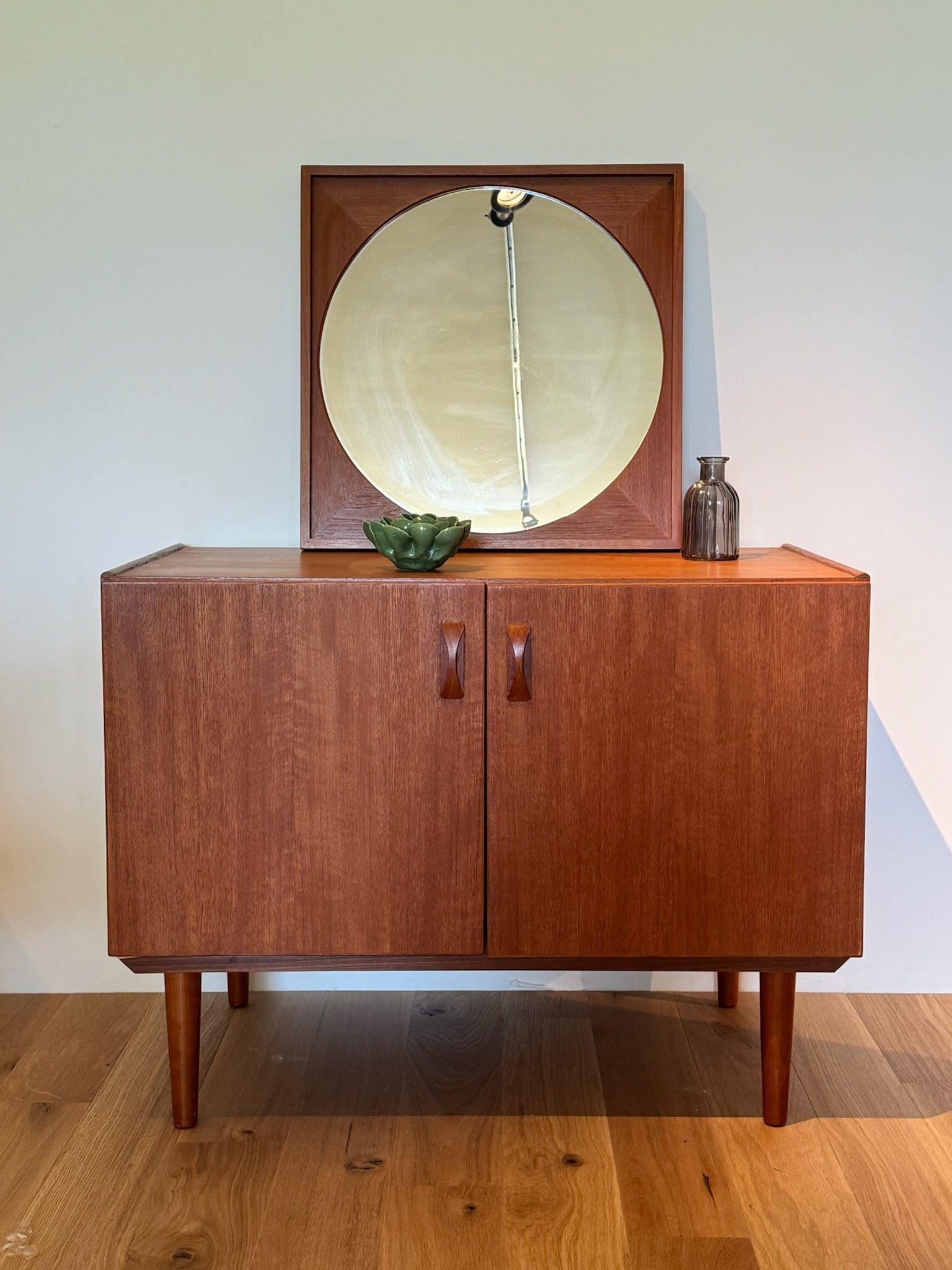 Petite enfilade scandinave vintage en teck "Flora"