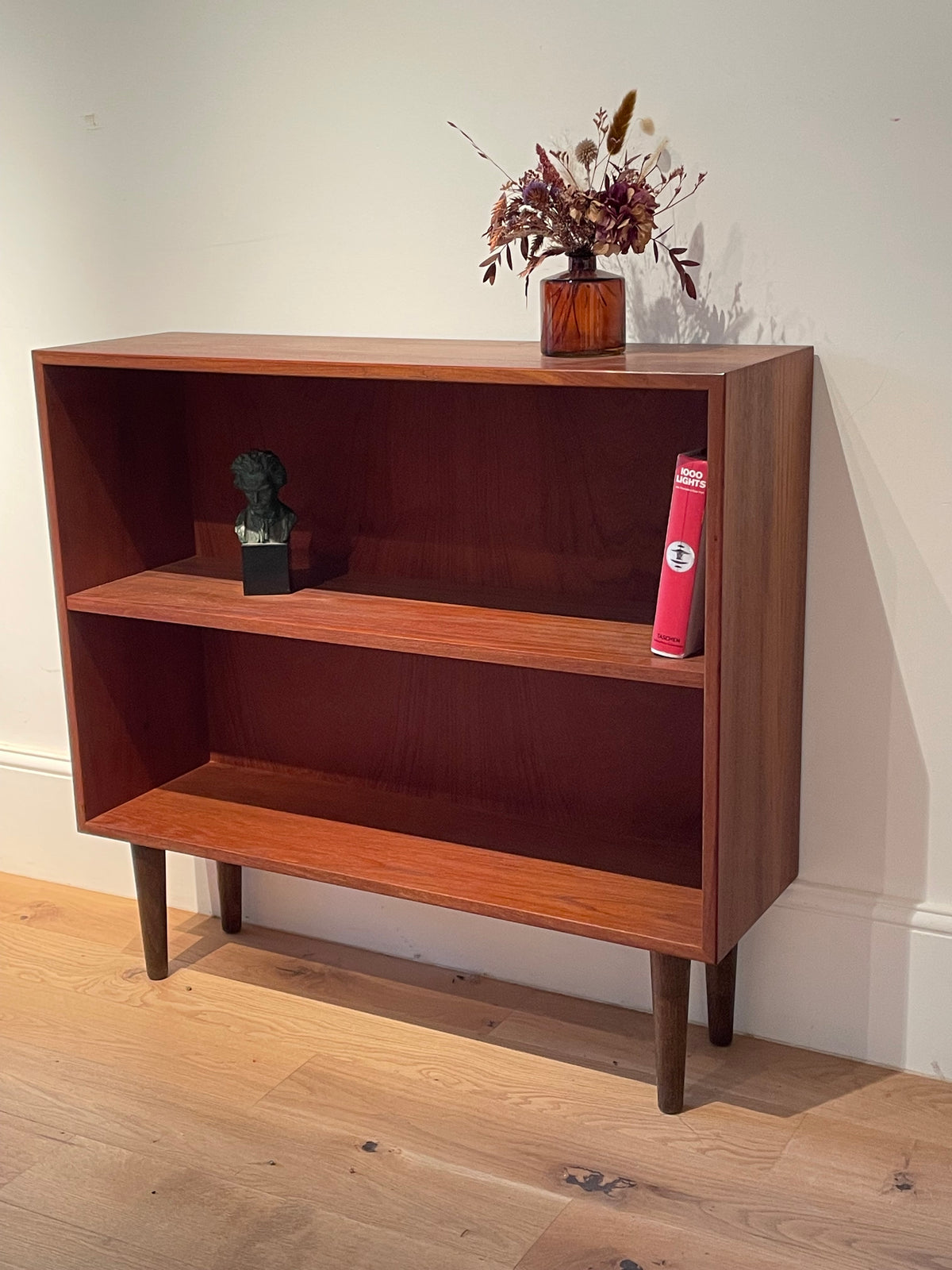 Bibliothèque basse scandinave vintage en teck « Sigrid »