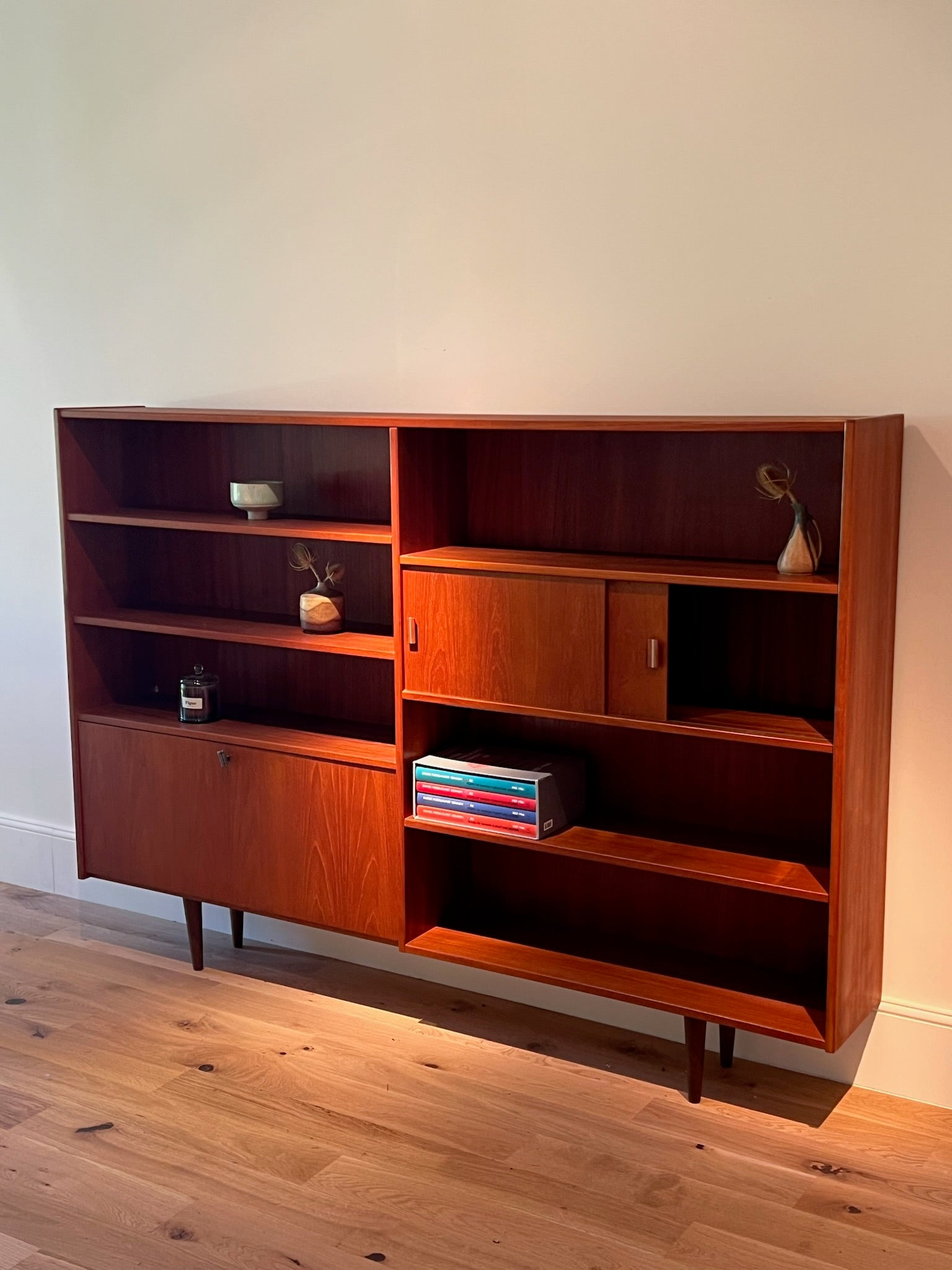 Bibliothèque scandinave vintage en teck "Astrid"