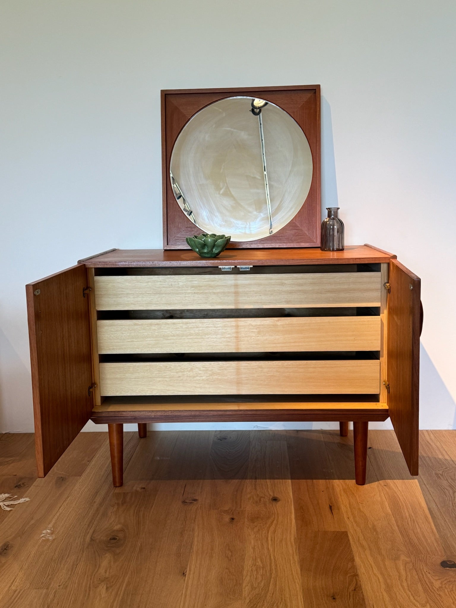 Petite enfilade scandinave vintage en teck "Flora"