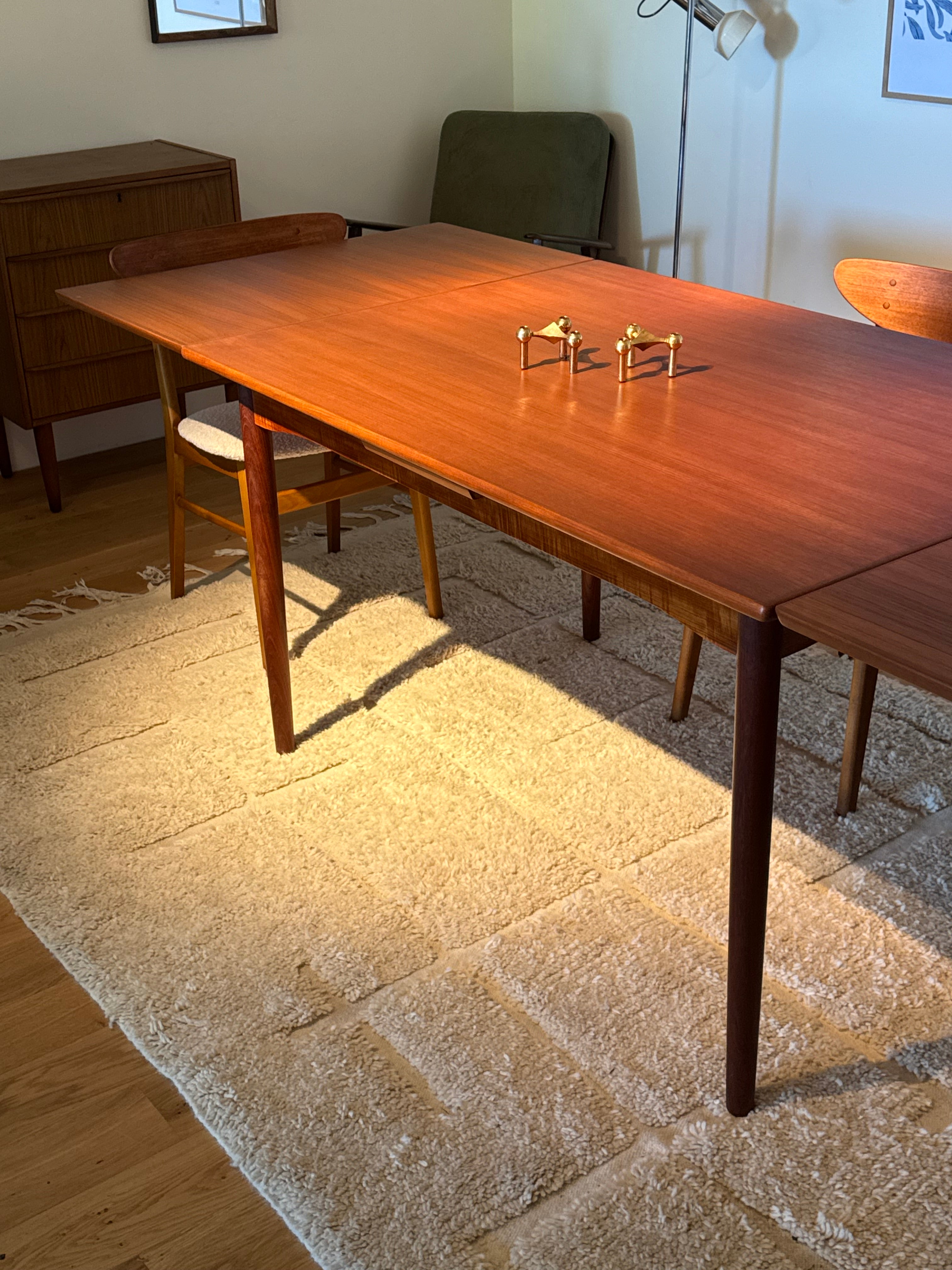Table scandinave vintage en teck « Marta »