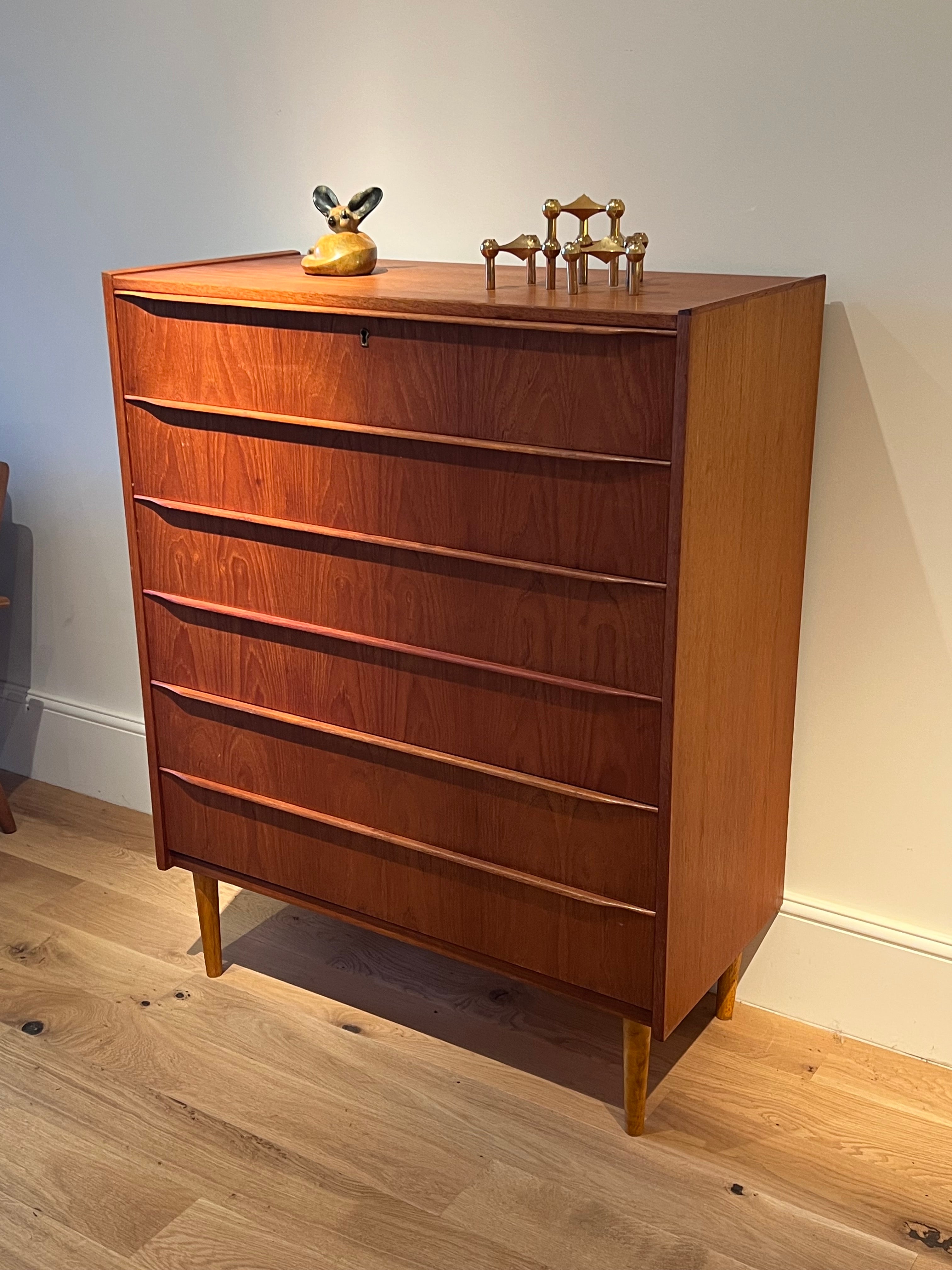 Commode scandinave vintage « Nila »