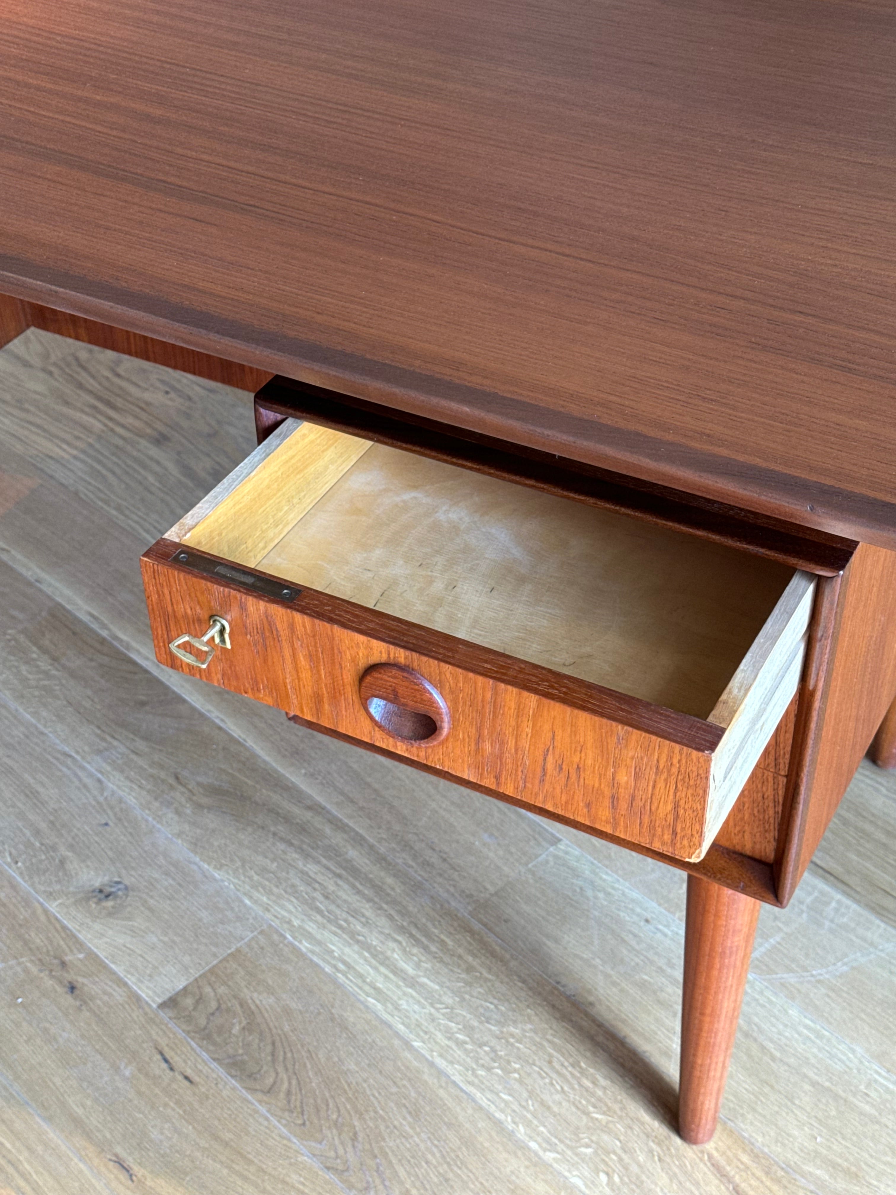 Bureau scandinave vintage en teck "Søren"