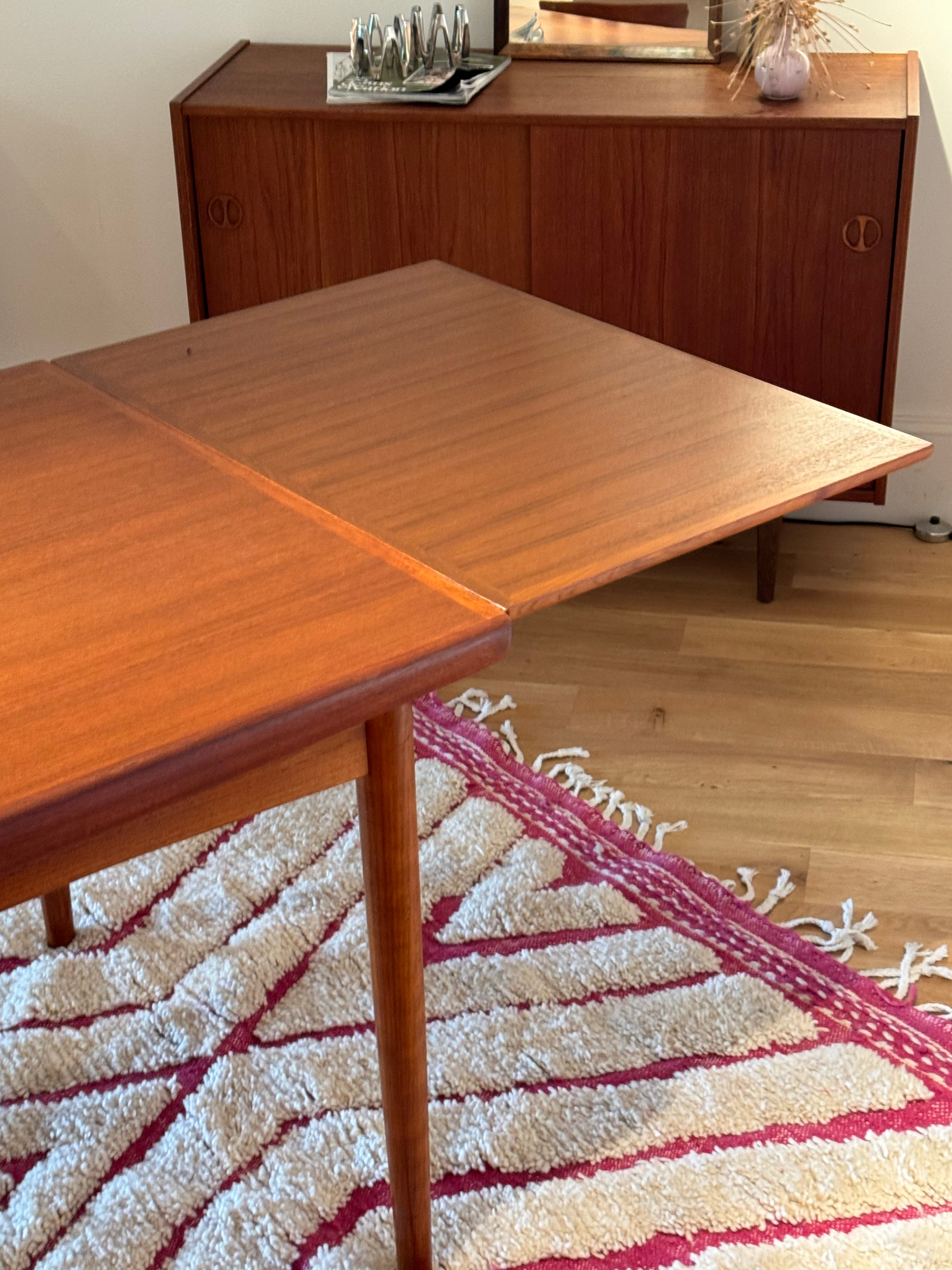 Table de salle à manger scandinave vintage Samcom extensible en teck – Années 1960